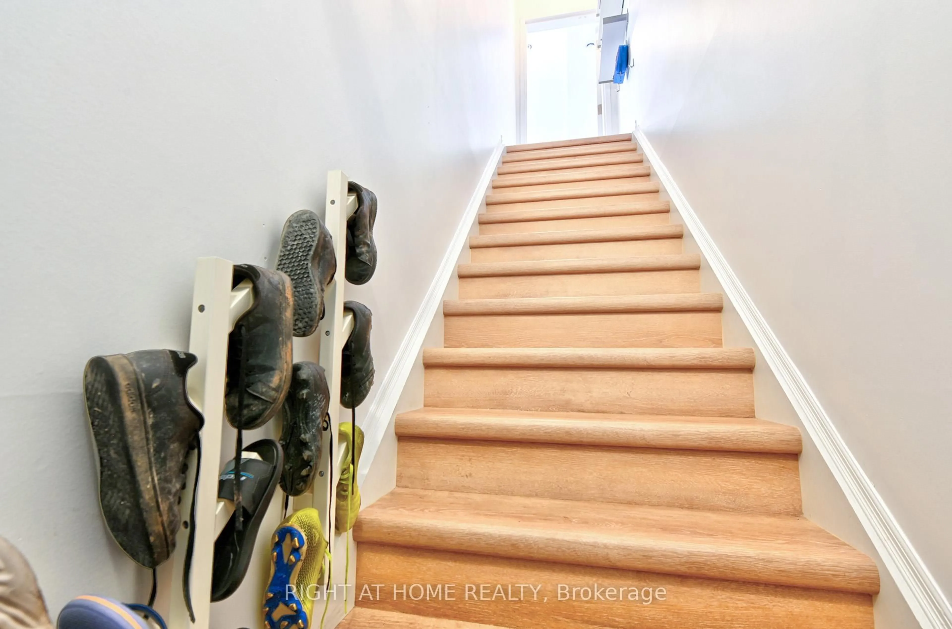 Stairs for 2450 Post Rd #14, Oakville Ontario L6H 0J2
