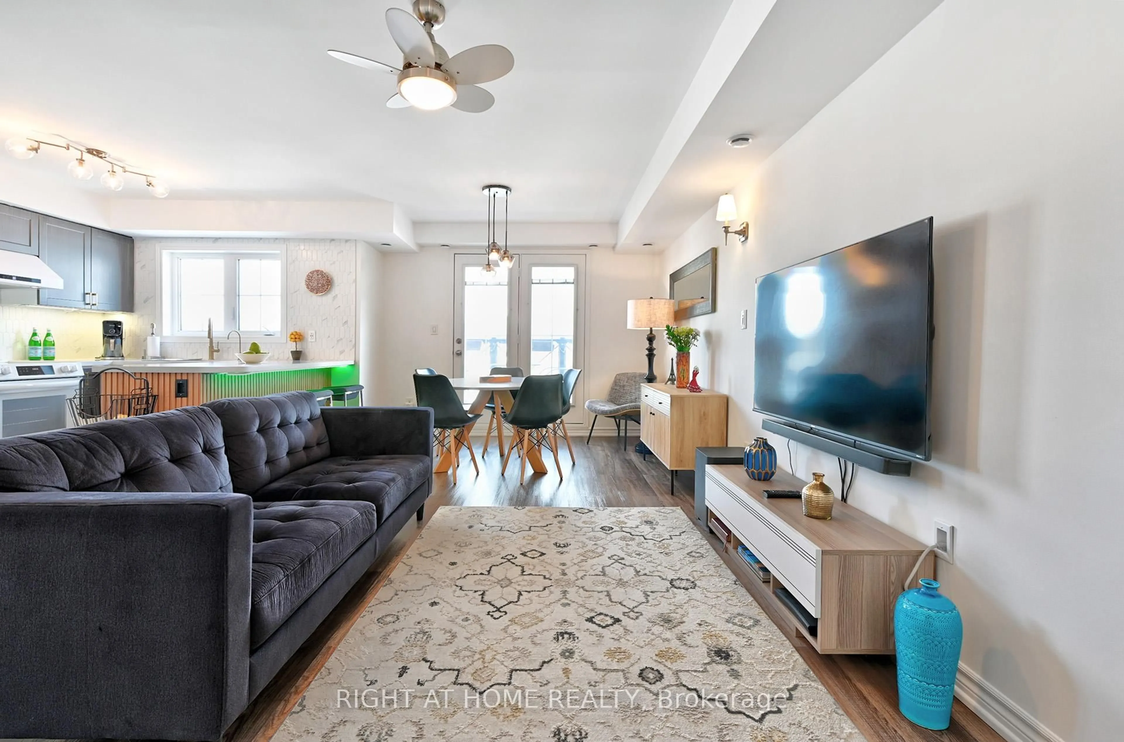 Living room with furniture, unknown for 2450 Post Rd #14, Oakville Ontario L6H 0J2