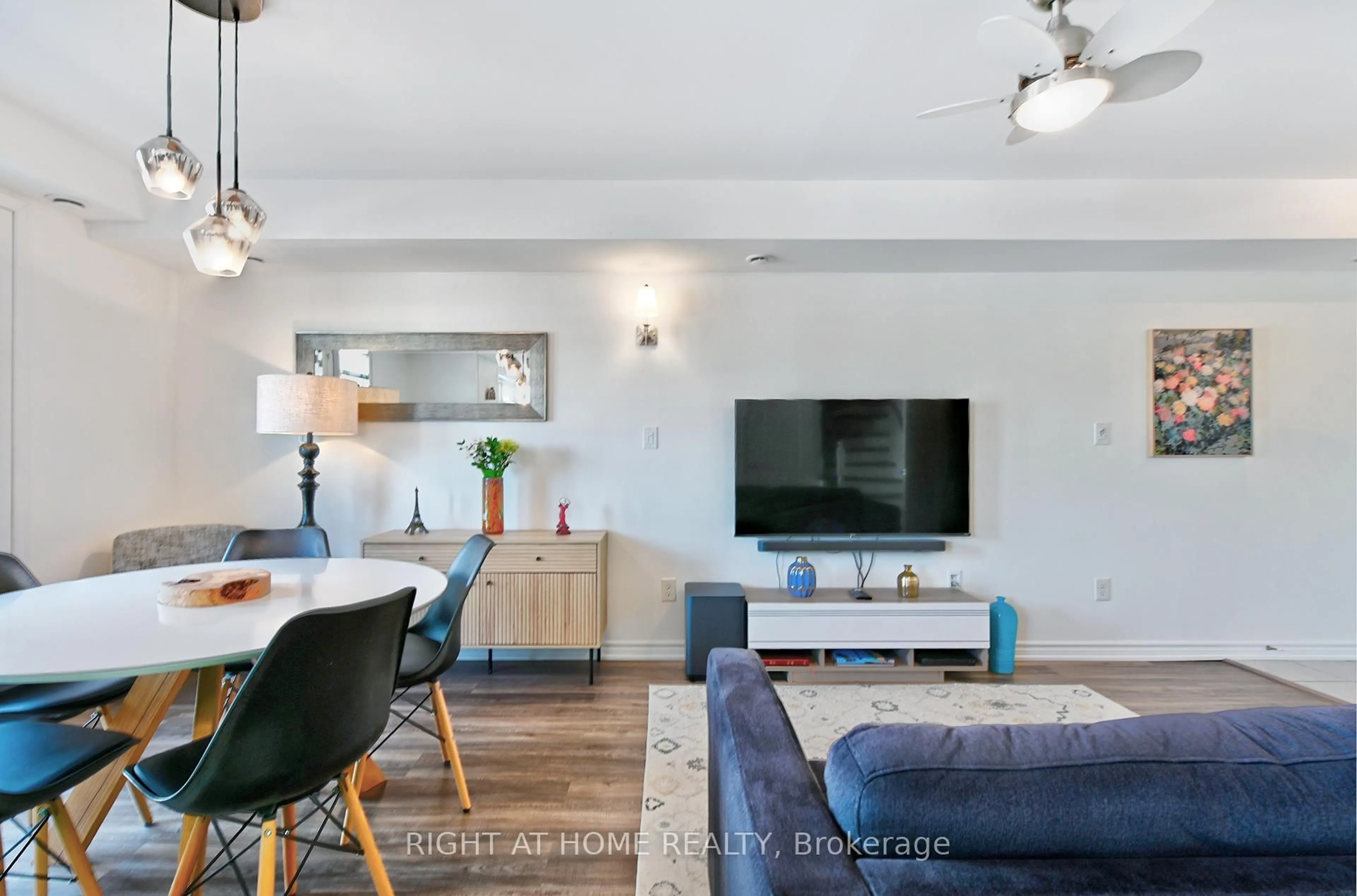 Living room with furniture, unknown for 2450 Post Rd #14, Oakville Ontario L6H 0J2