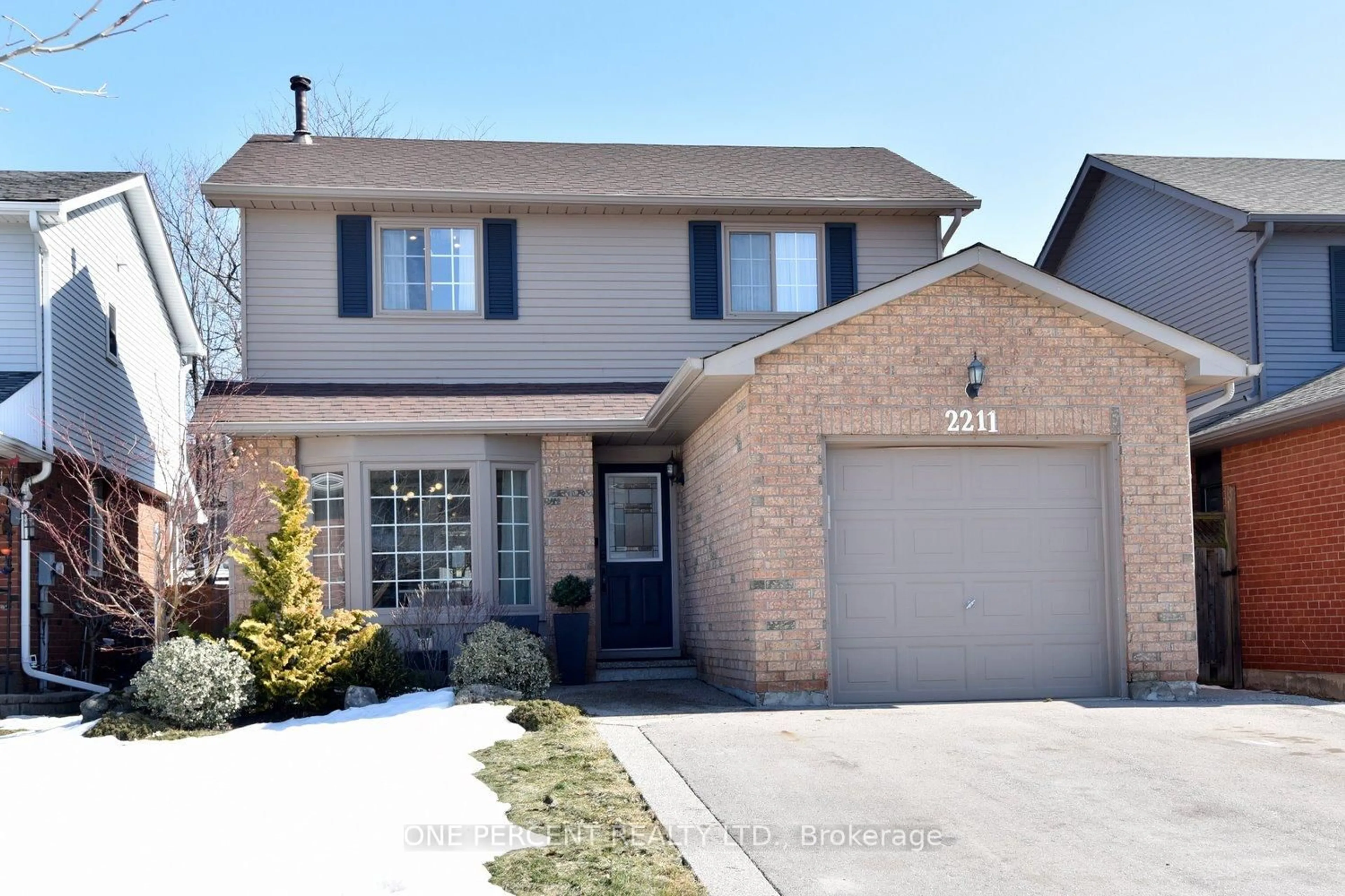 Home with brick exterior material, street for 2211 Hunt Cres, Burlington Ontario L7M 3E3