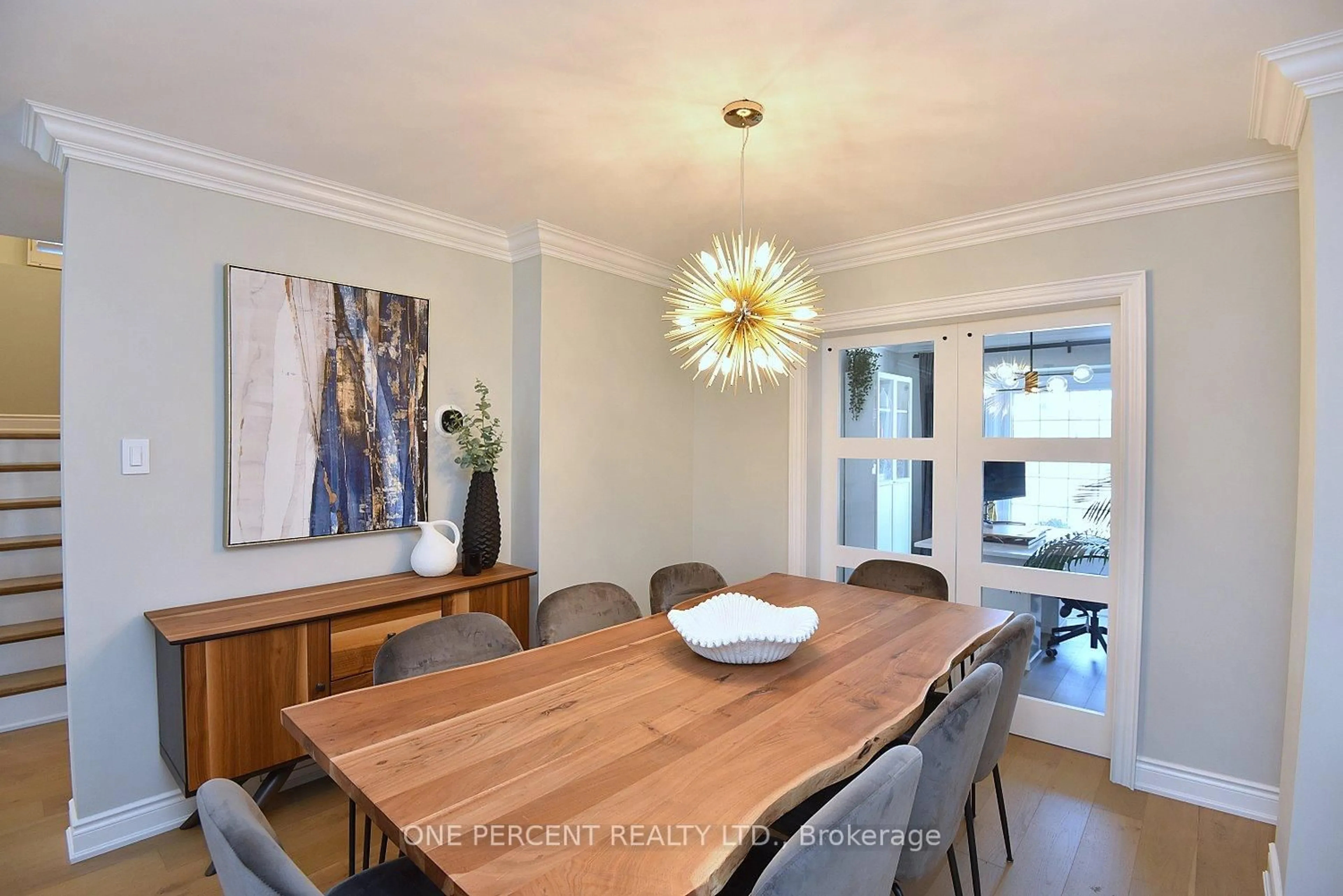 Dining room, wood/laminate floor for 2211 Hunt Cres, Burlington Ontario L7M 3E3