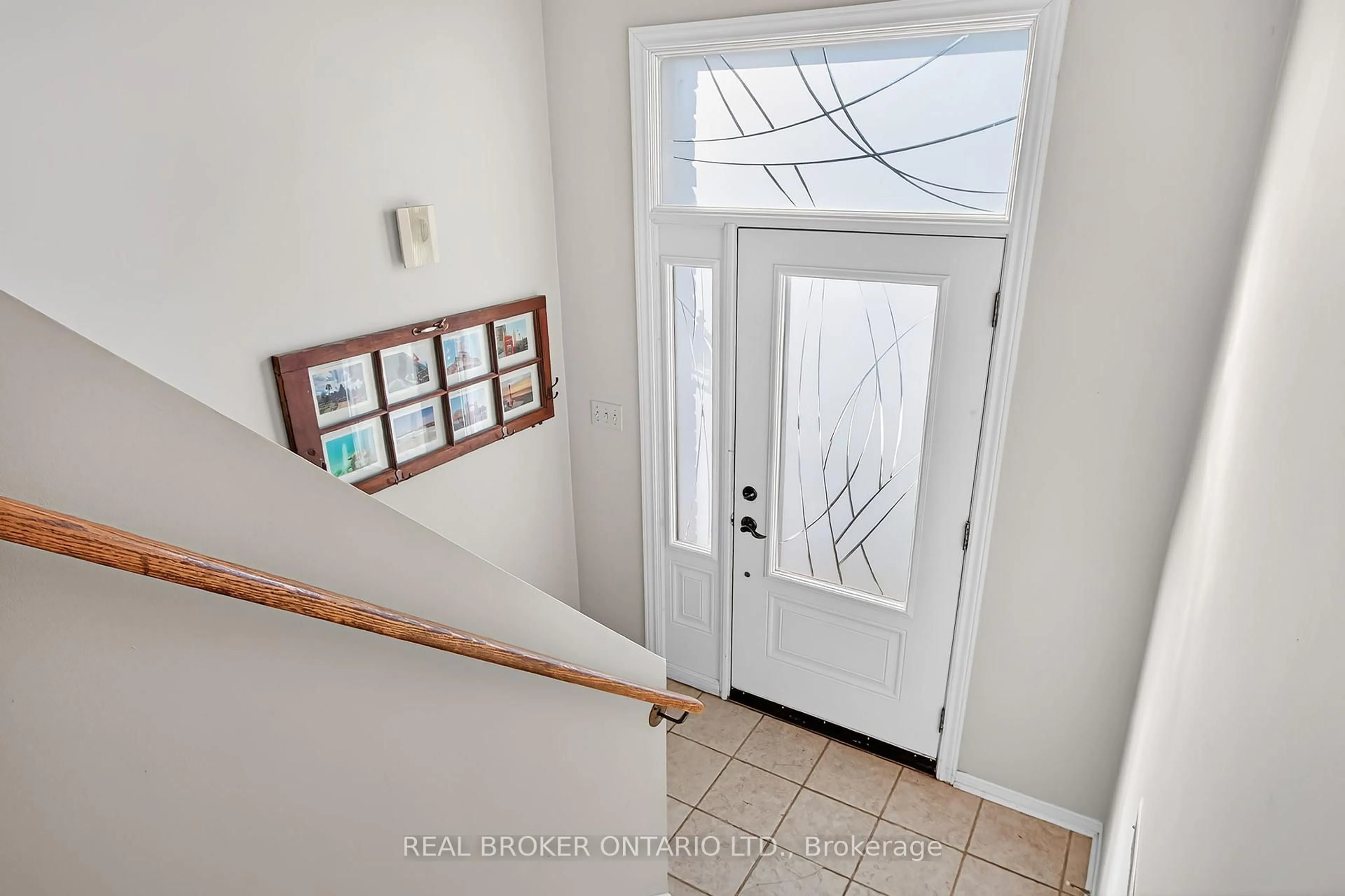 Indoor entryway for 423 Scott Dr, Orangeville Ontario L9W 4L9