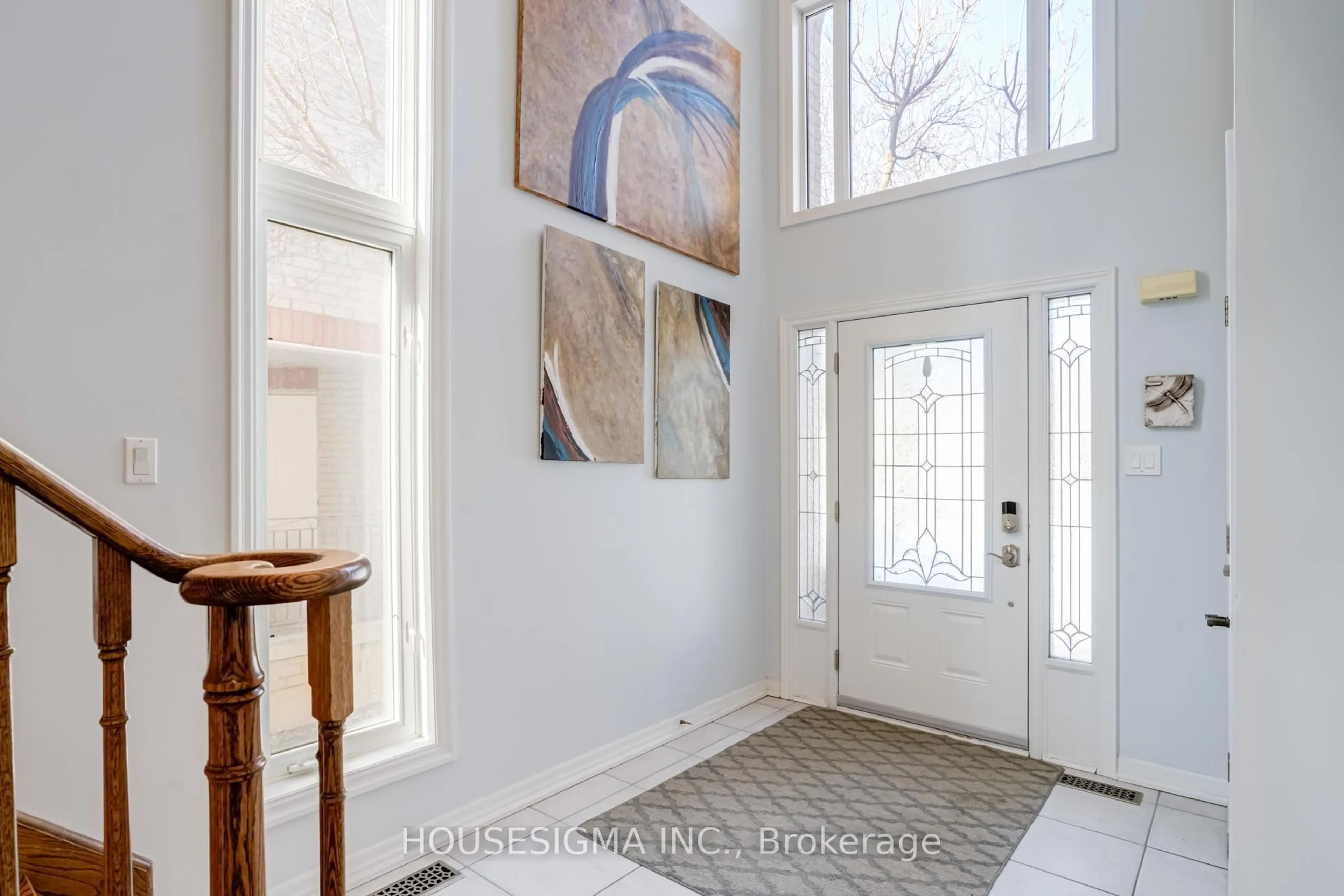 Indoor entryway for 20 Sweet Briar Lane, Brampton Ontario L6Z 4V3