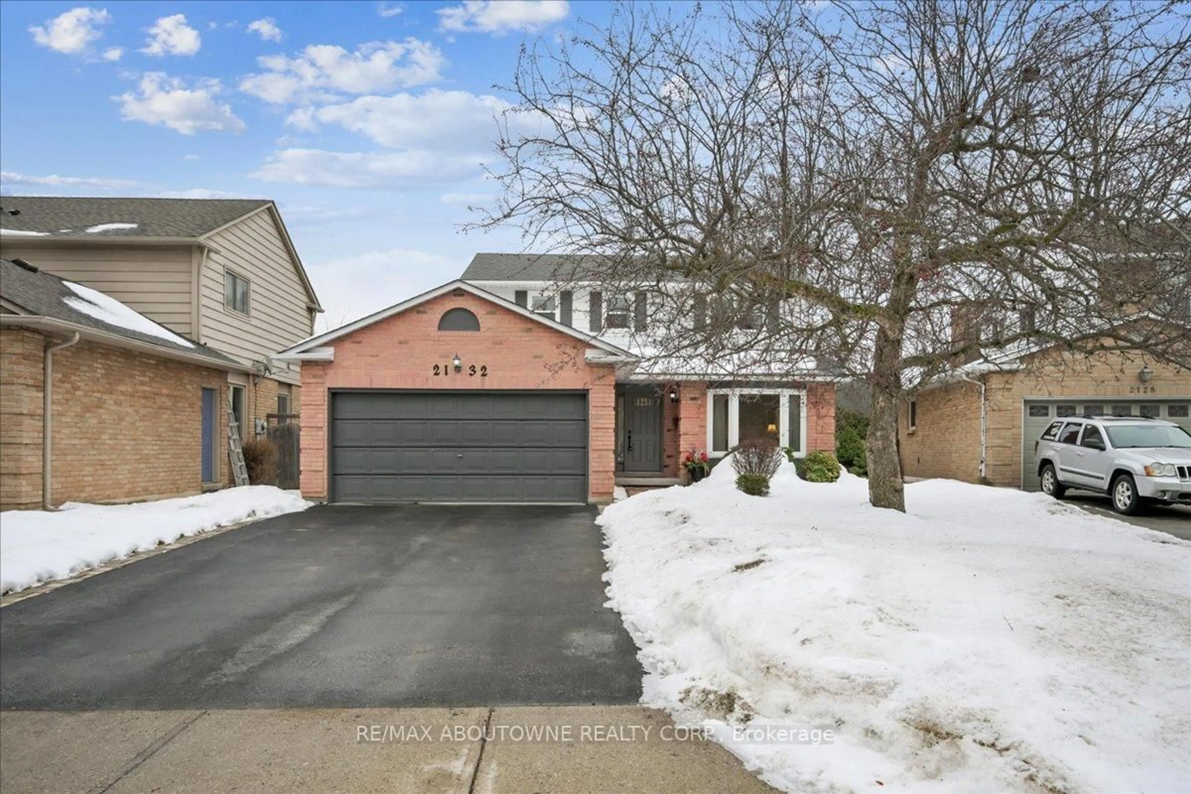 Home with brick exterior material, street for 2132 Argon Crt, Burlington Ontario L7R 4E6