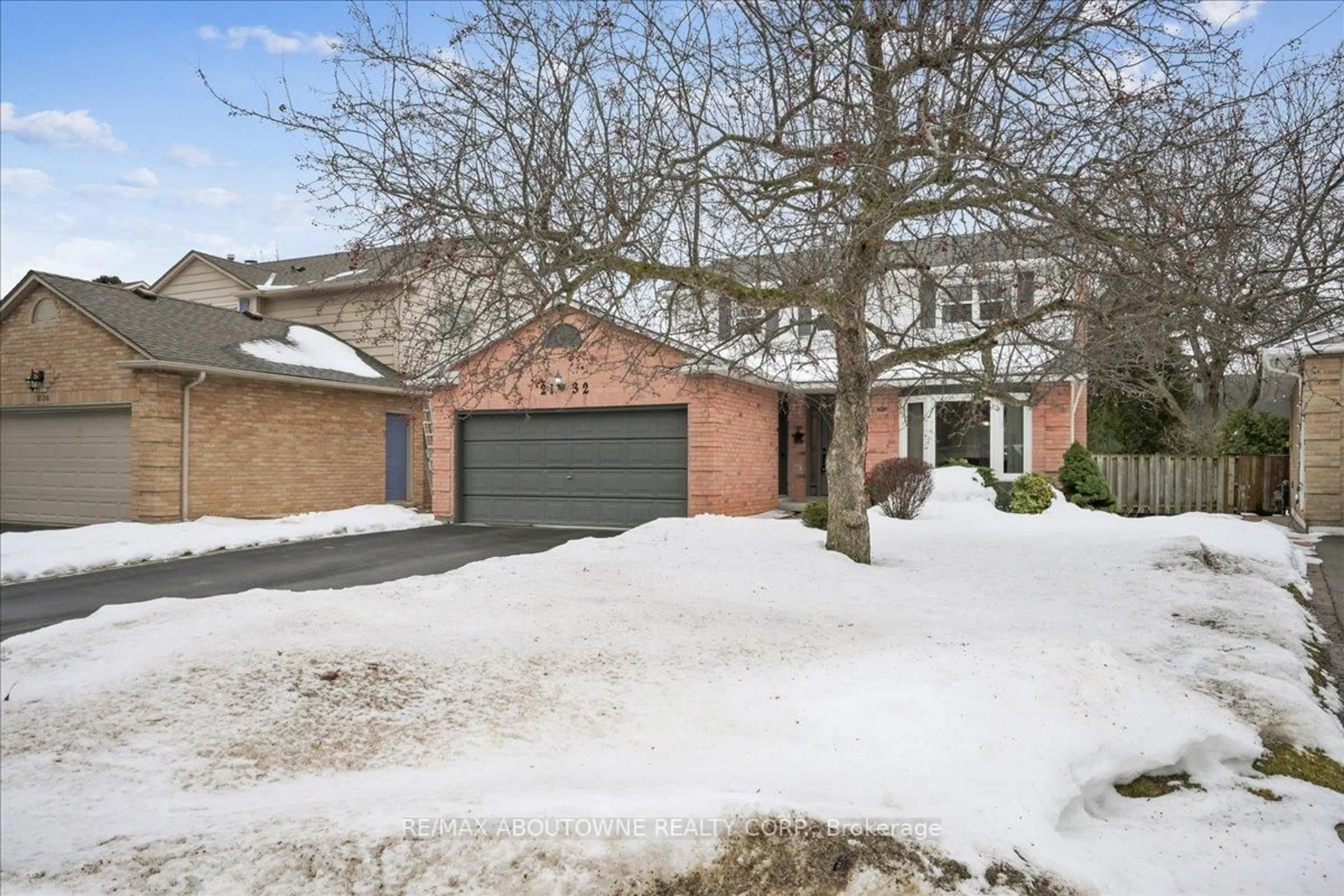 Home with brick exterior material, street for 2132 Argon Crt, Burlington Ontario L7R 4E6