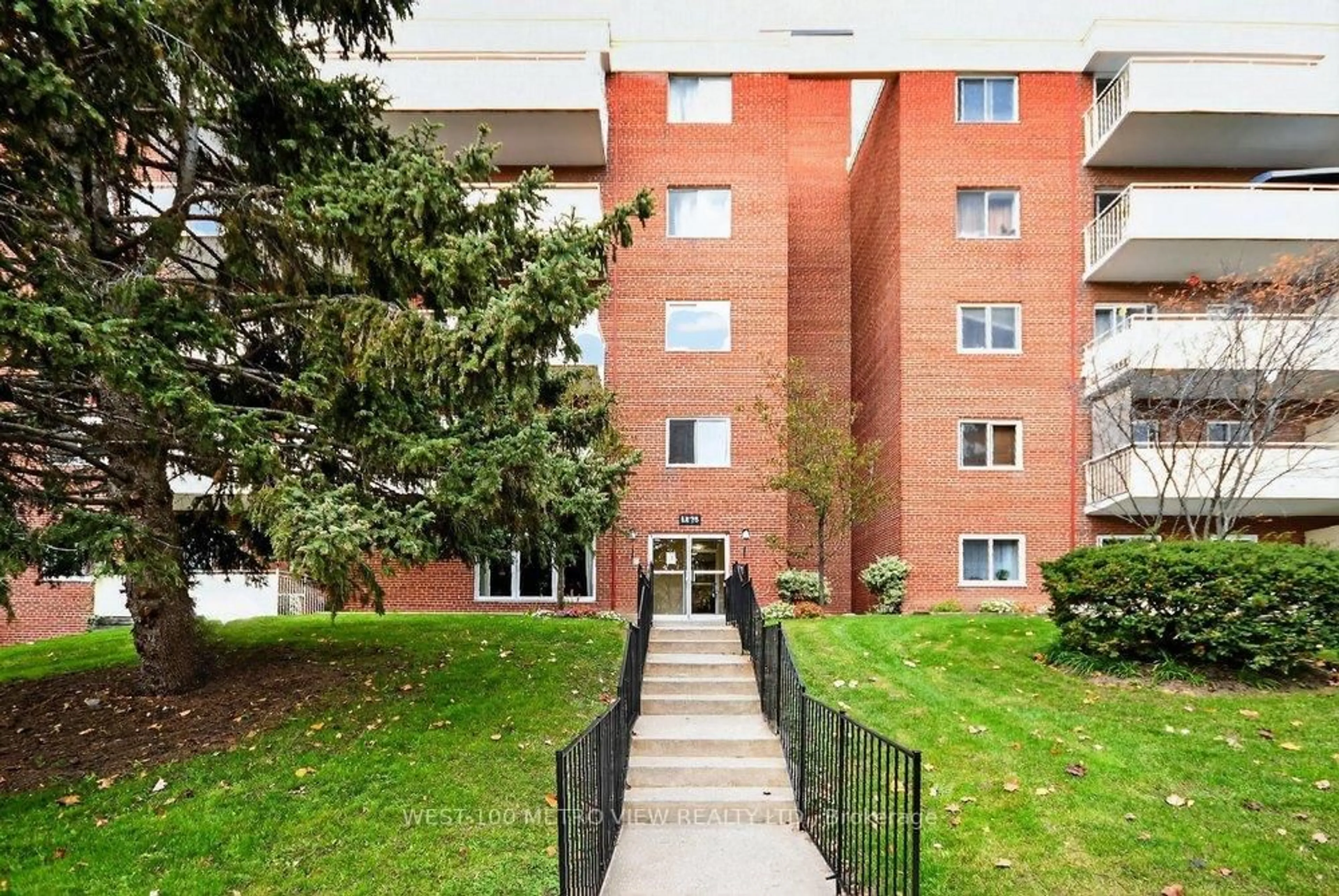 Patio, building for 1275 Silver Spear Rd #401, Mississauga Ontario L4Y 2W7