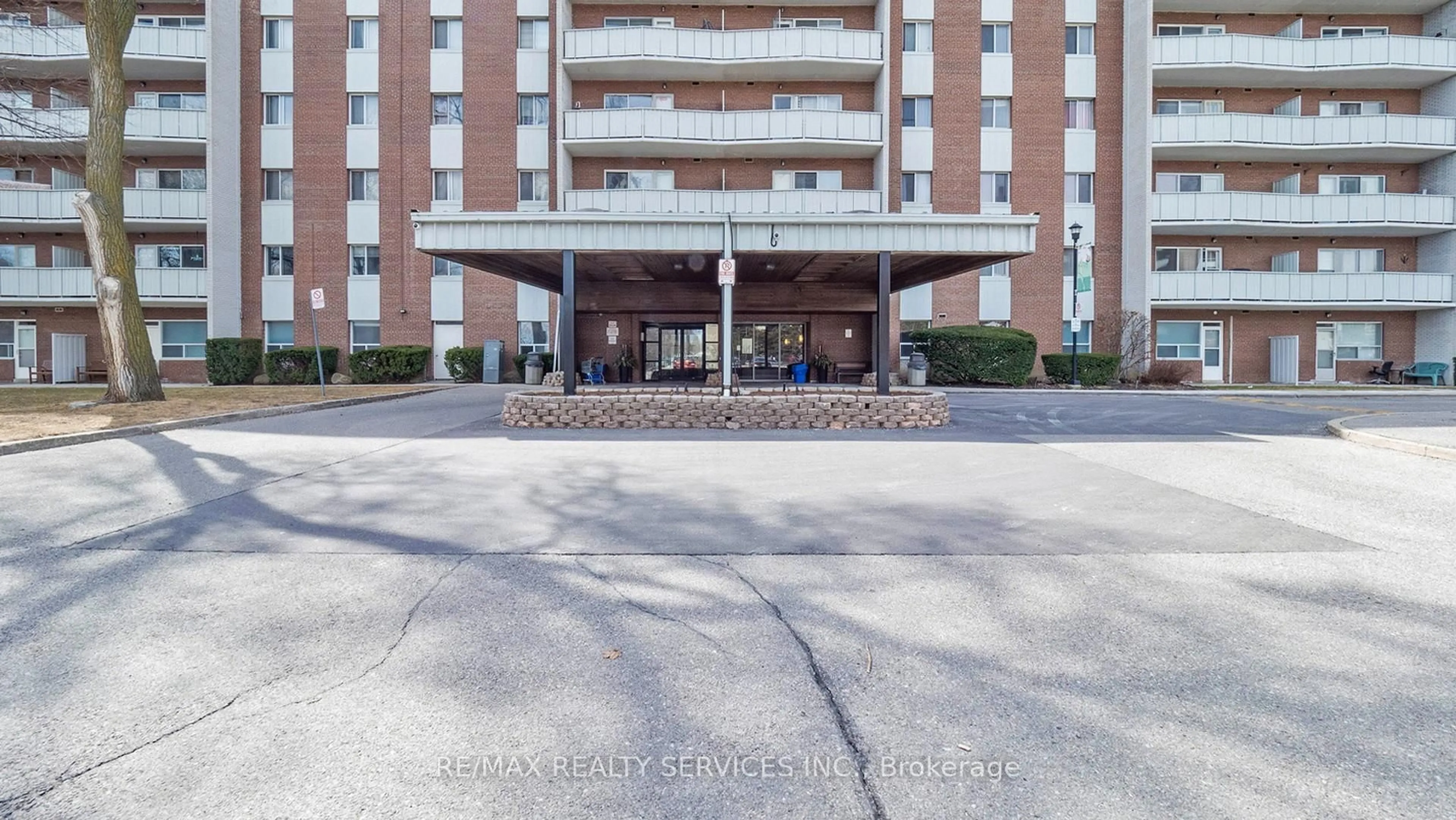 Indoor foyer for 1660 Bloor St #511, Mississauga Ontario L4X 1R9