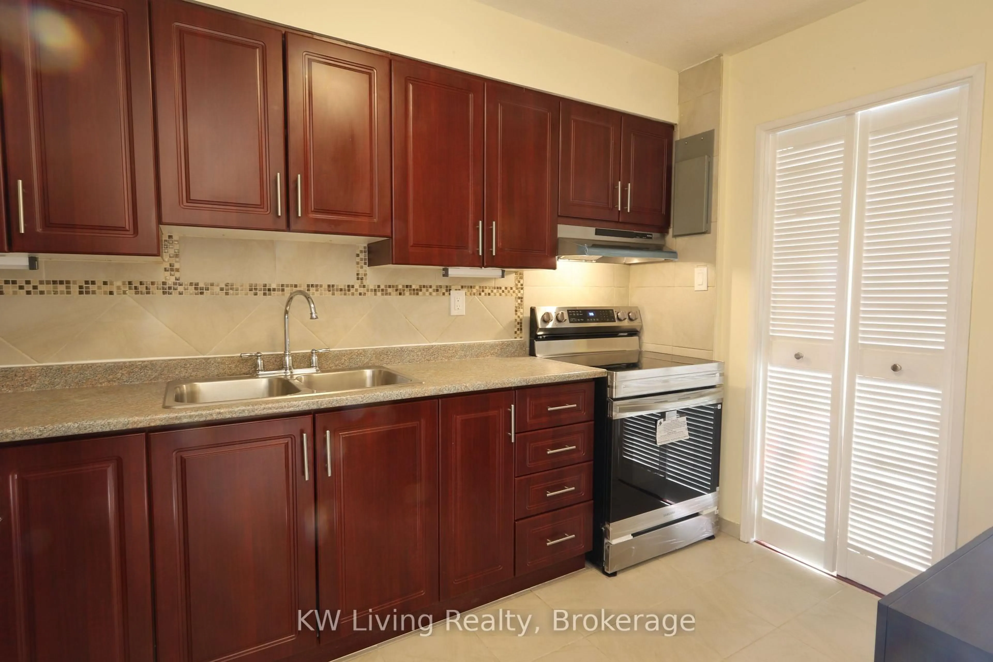 Standard kitchen, unknown for 1050 Stainton Dr #233, Mississauga Ontario L5C 2T7