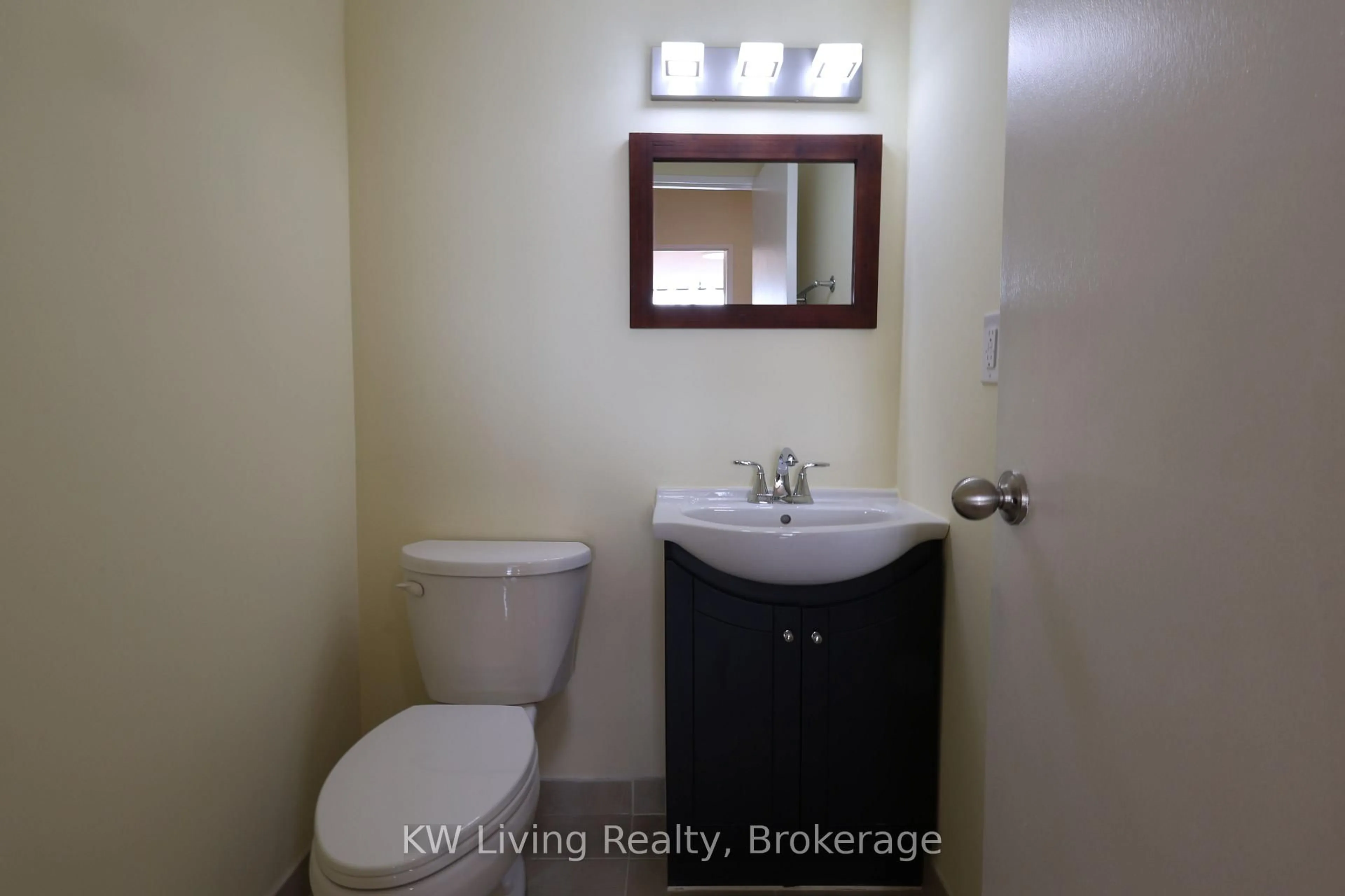 A pic of a room for 1050 Stainton Dr #233, Mississauga Ontario L5C 2T7