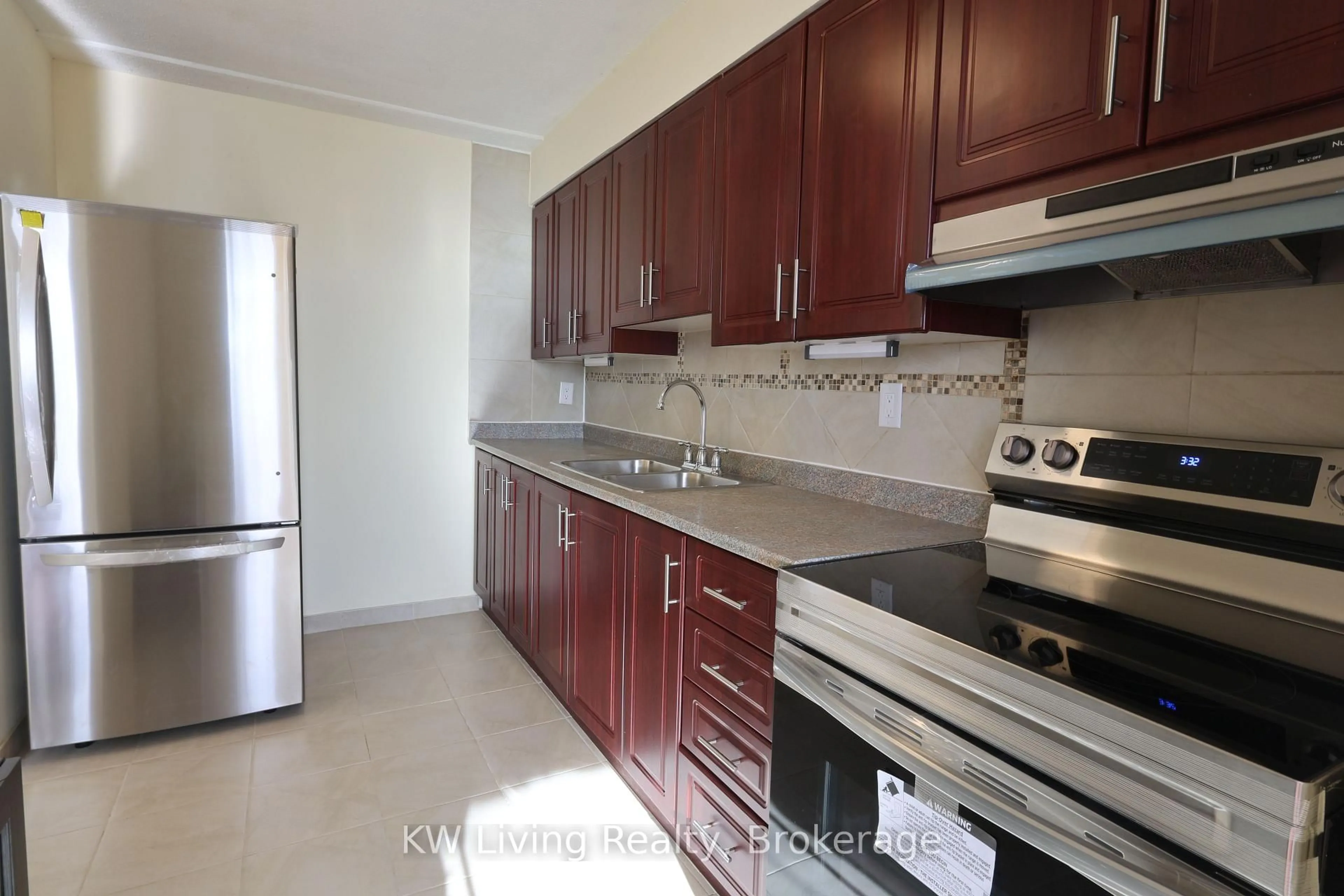 Standard kitchen, unknown for 1050 Stainton Dr #233, Mississauga Ontario L5C 2T7