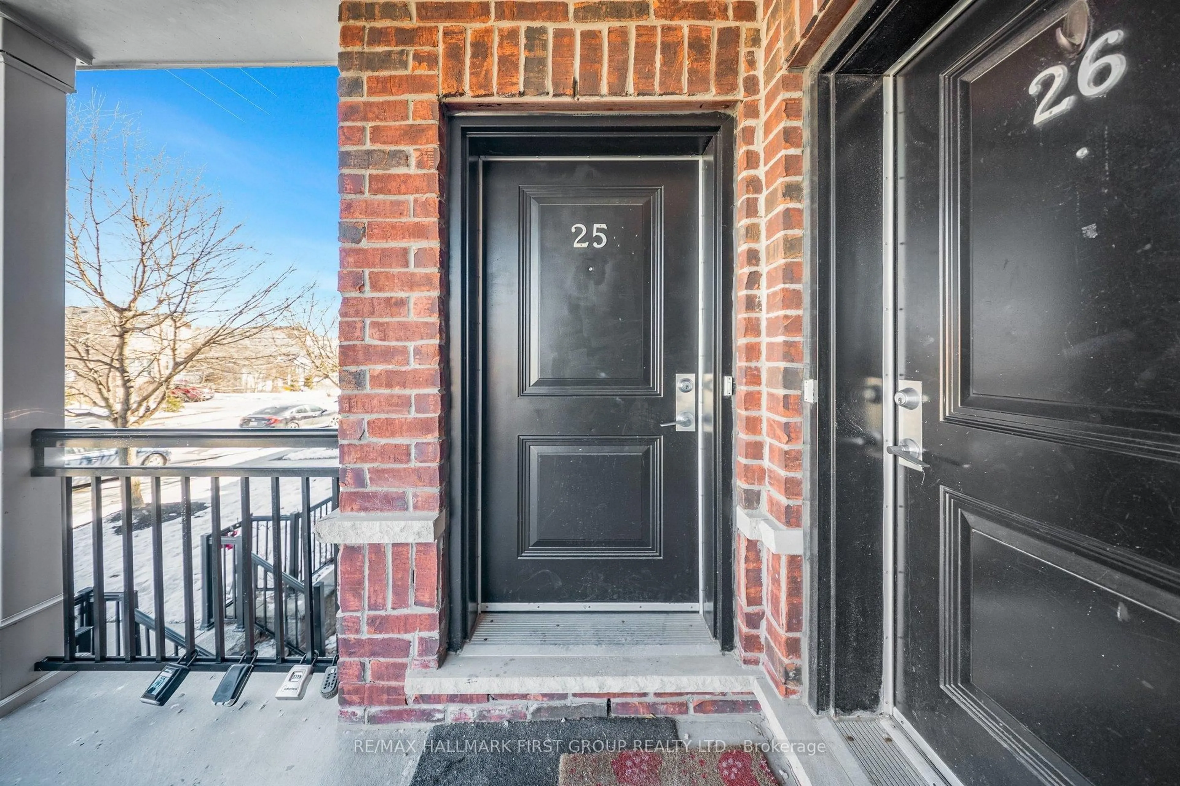 Indoor entryway for 120 Twenty Fourth St #25, Toronto Ontario M8V 0B9