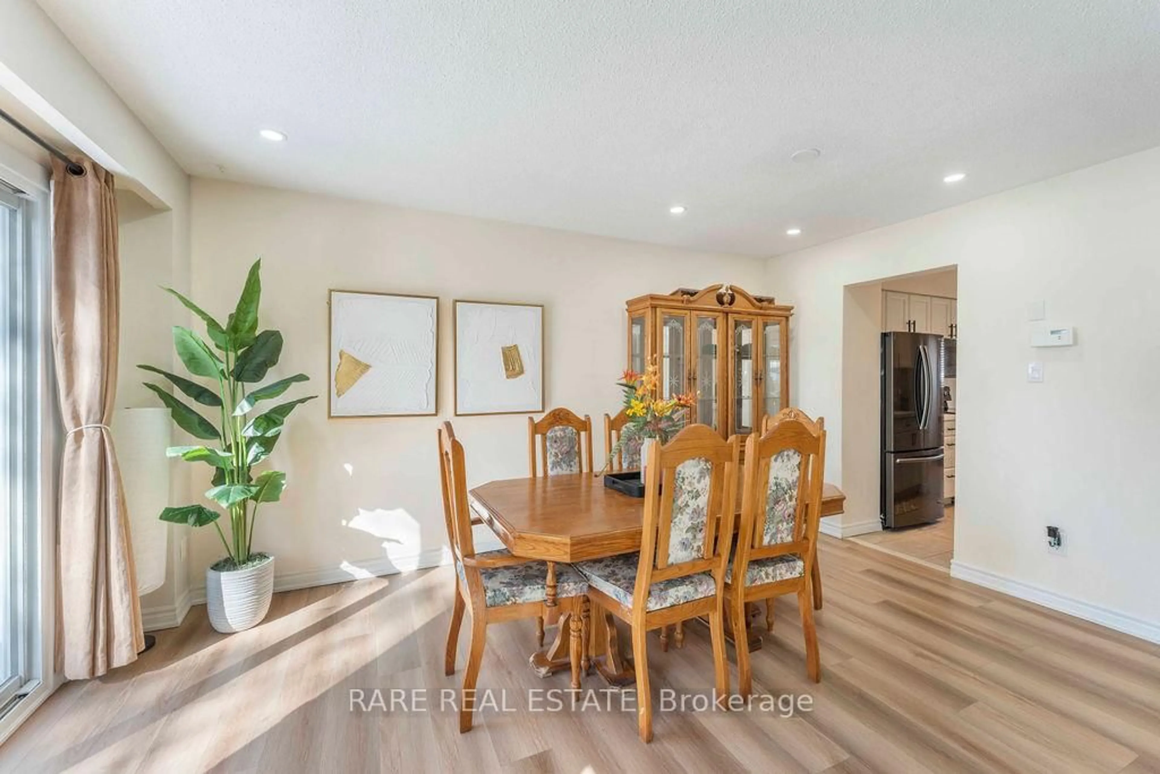 Dining room, wood/laminate floor for 45 Fanshawe Dr, Brampton Ontario L6Z 1A7