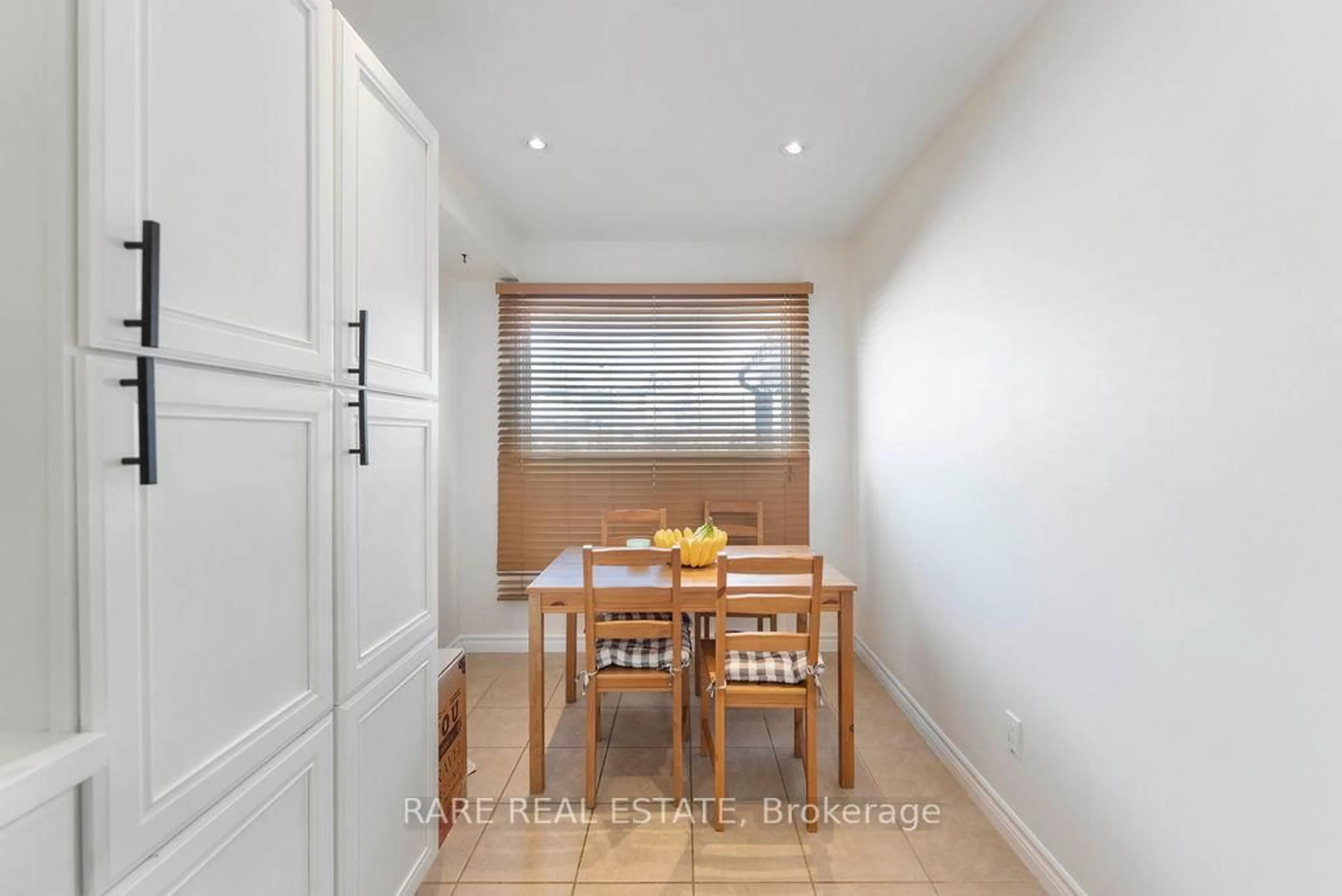 Dining room, unknown for 45 Fanshawe Dr, Brampton Ontario L6Z 1A7