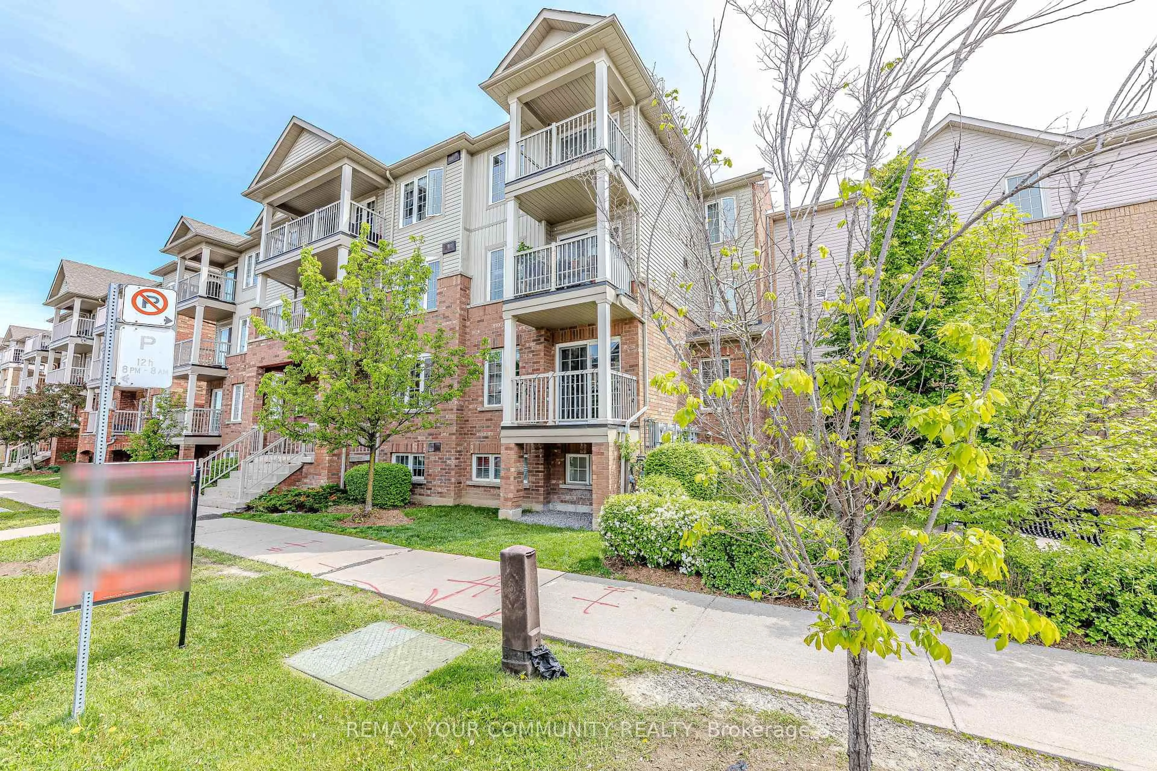 A pic from outside/outdoor area/front of a property/back of a property/a pic from drone, unknown for 149 Isaac Devins Blvd #5, Toronto Ontario M9M 0C5