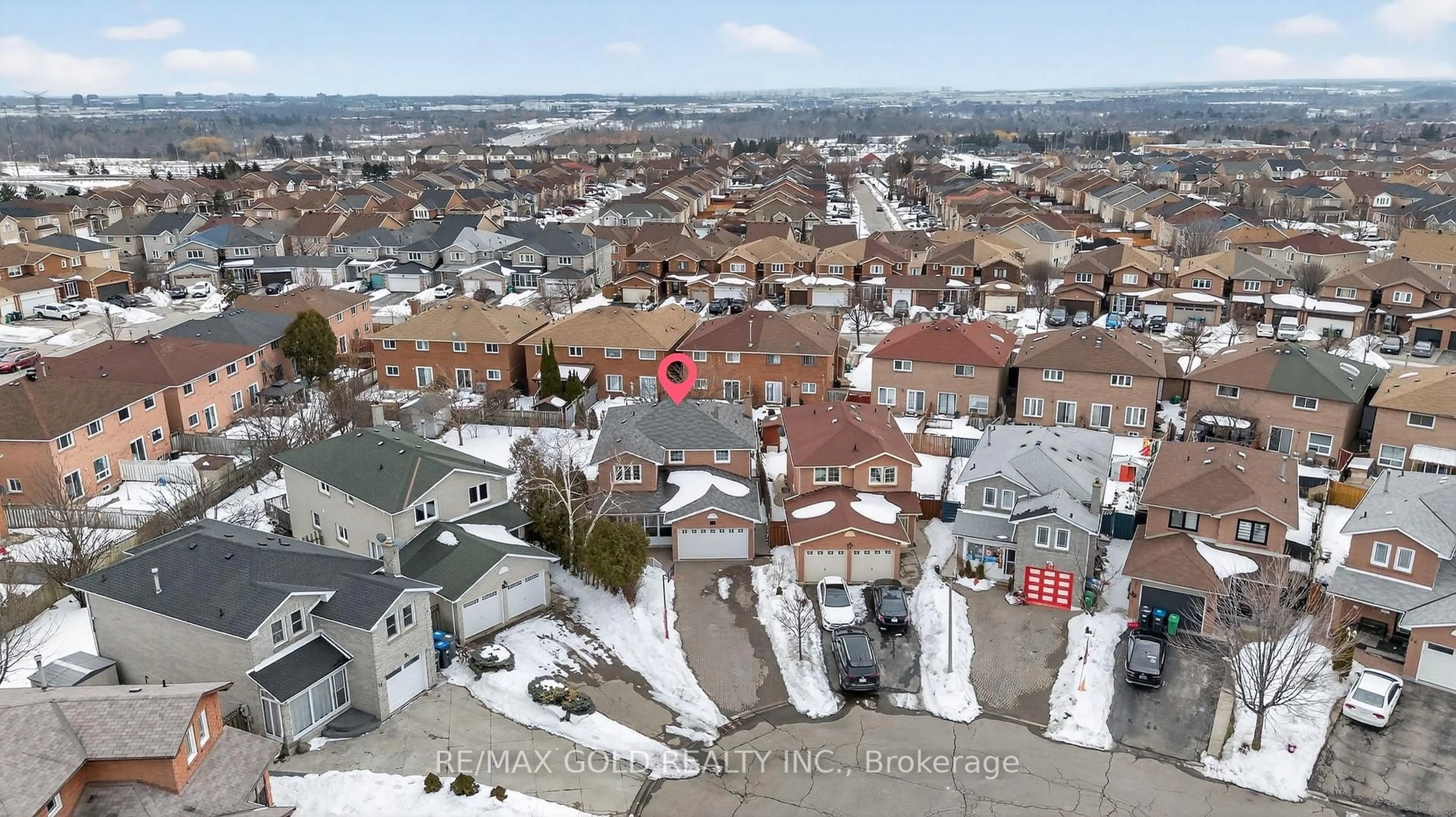 A pic from outside/outdoor area/front of a property/back of a property/a pic from drone, city buildings view from balcony for 16 Rodwell Crt, Brampton Ontario L6Y 4G7