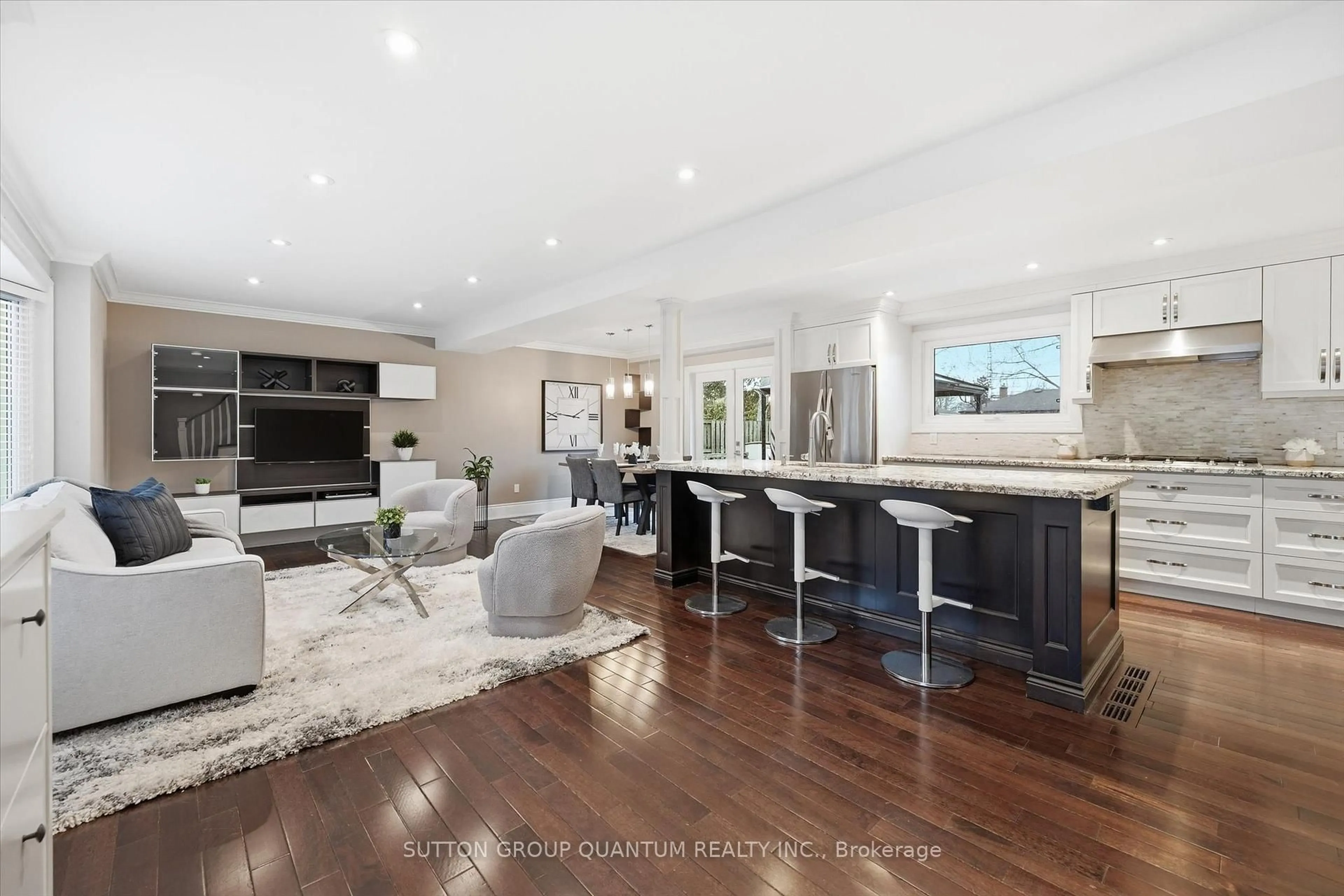 Open concept kitchen, unknown for 383 Cosburn Cres, Burlington Ontario L7L 2W5