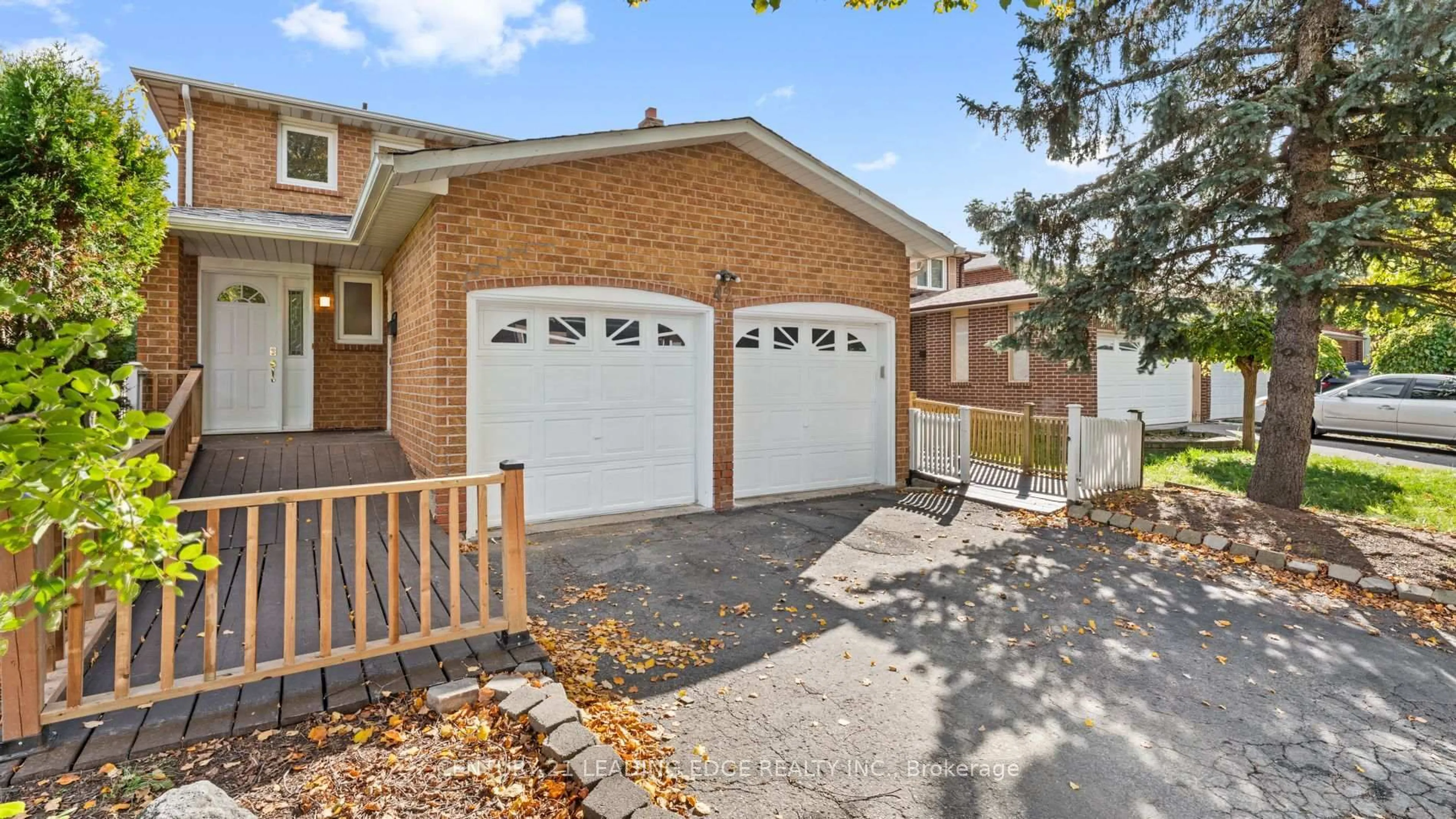 Home with brick exterior material, street for 42 Tanager Sq, Brampton Ontario L6Z 1X2