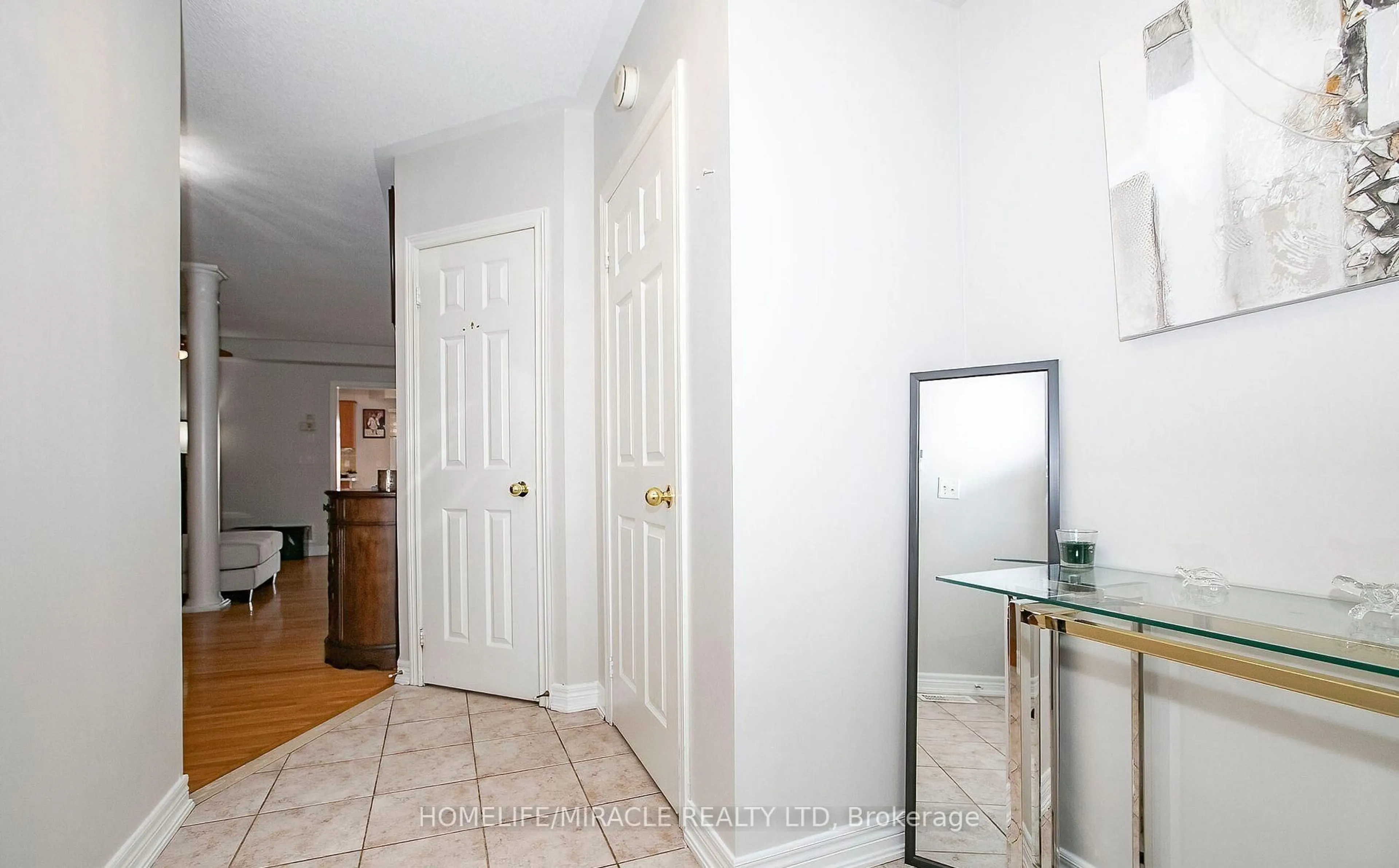 Indoor entryway for 29 Dewridge Crt, Brampton Ontario L6R 3C1