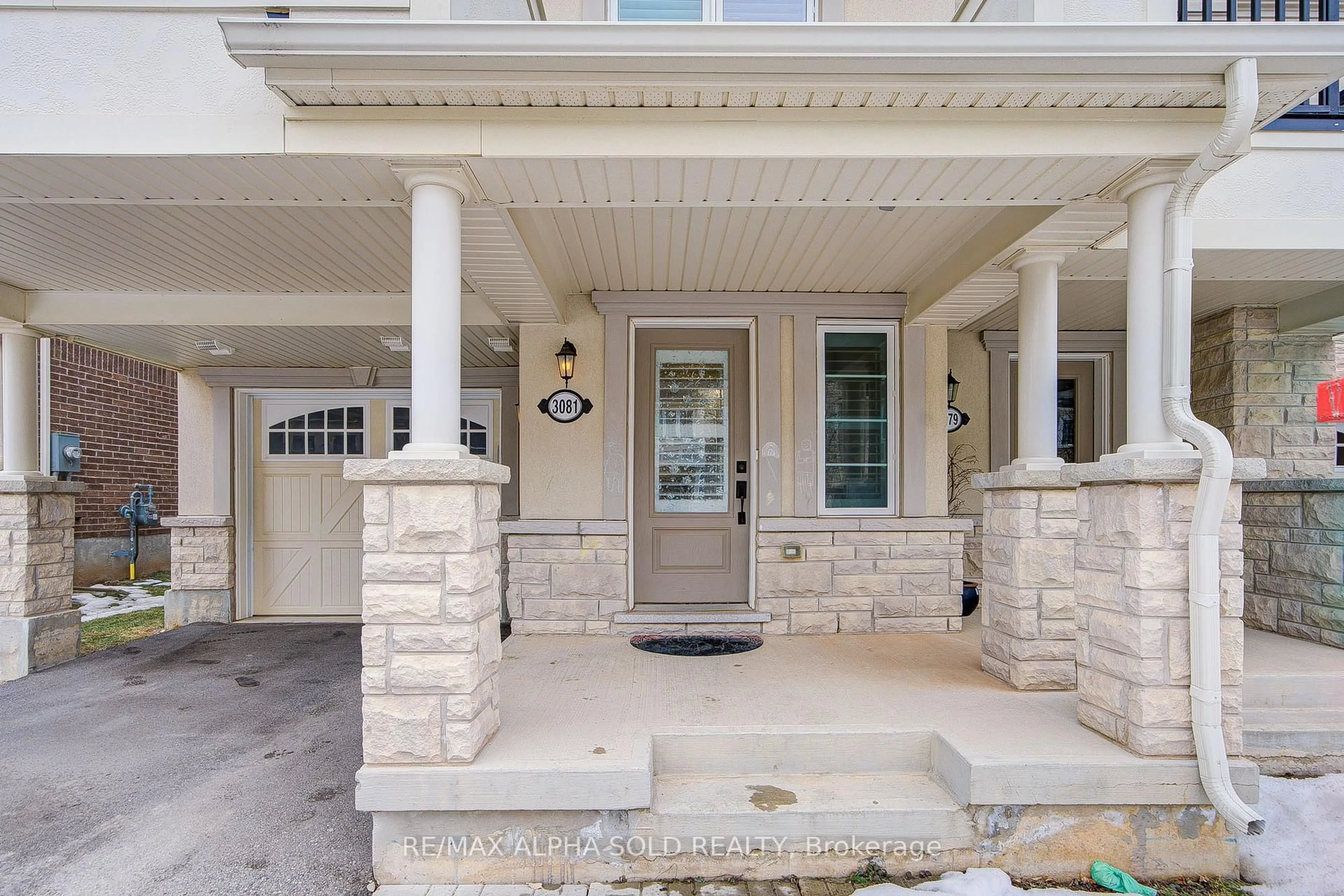 Indoor entryway for 3081 Harbell Gate, Oakville Ontario L6M 0Y9