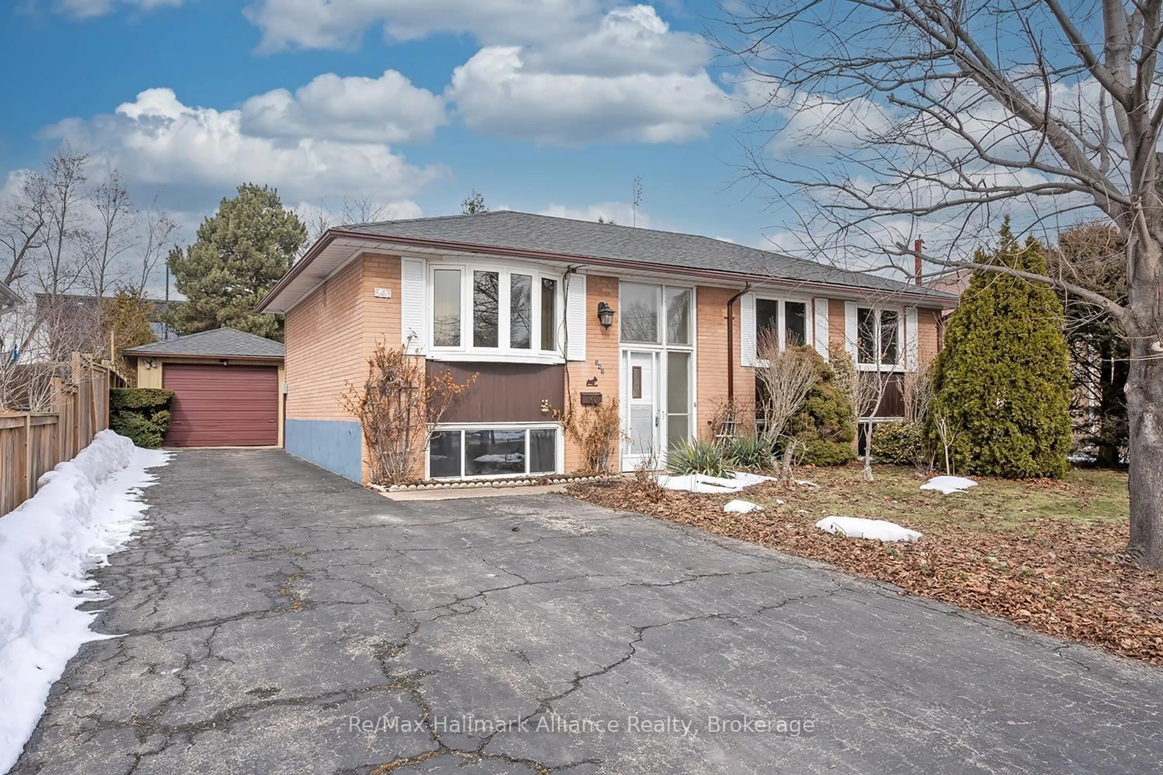 Home with brick exterior material, street for 543 Pinegrove Rd, Oakville Ontario L6K 2C2