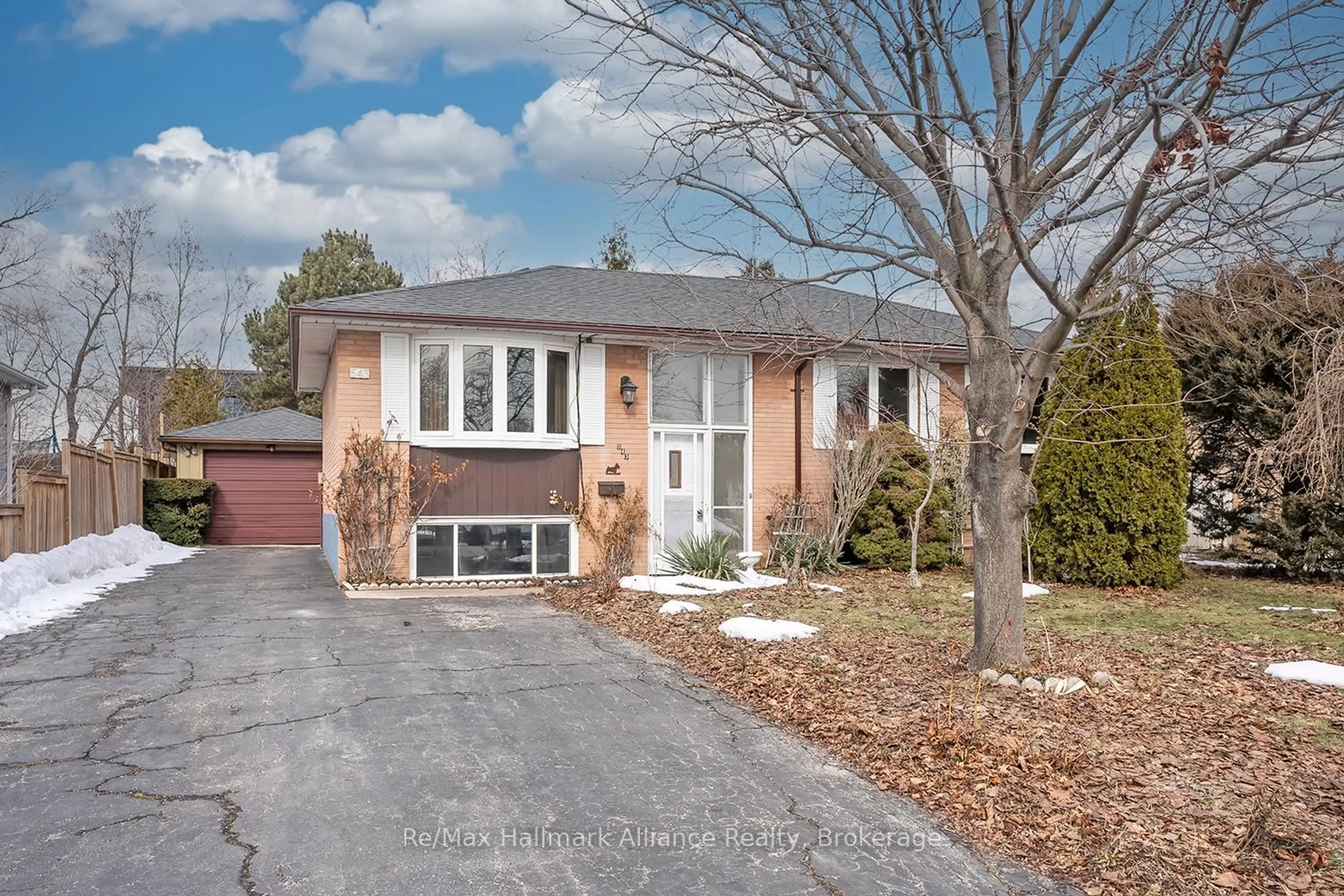 Home with brick exterior material, street for 543 Pinegrove Rd, Oakville Ontario L6K 2C2