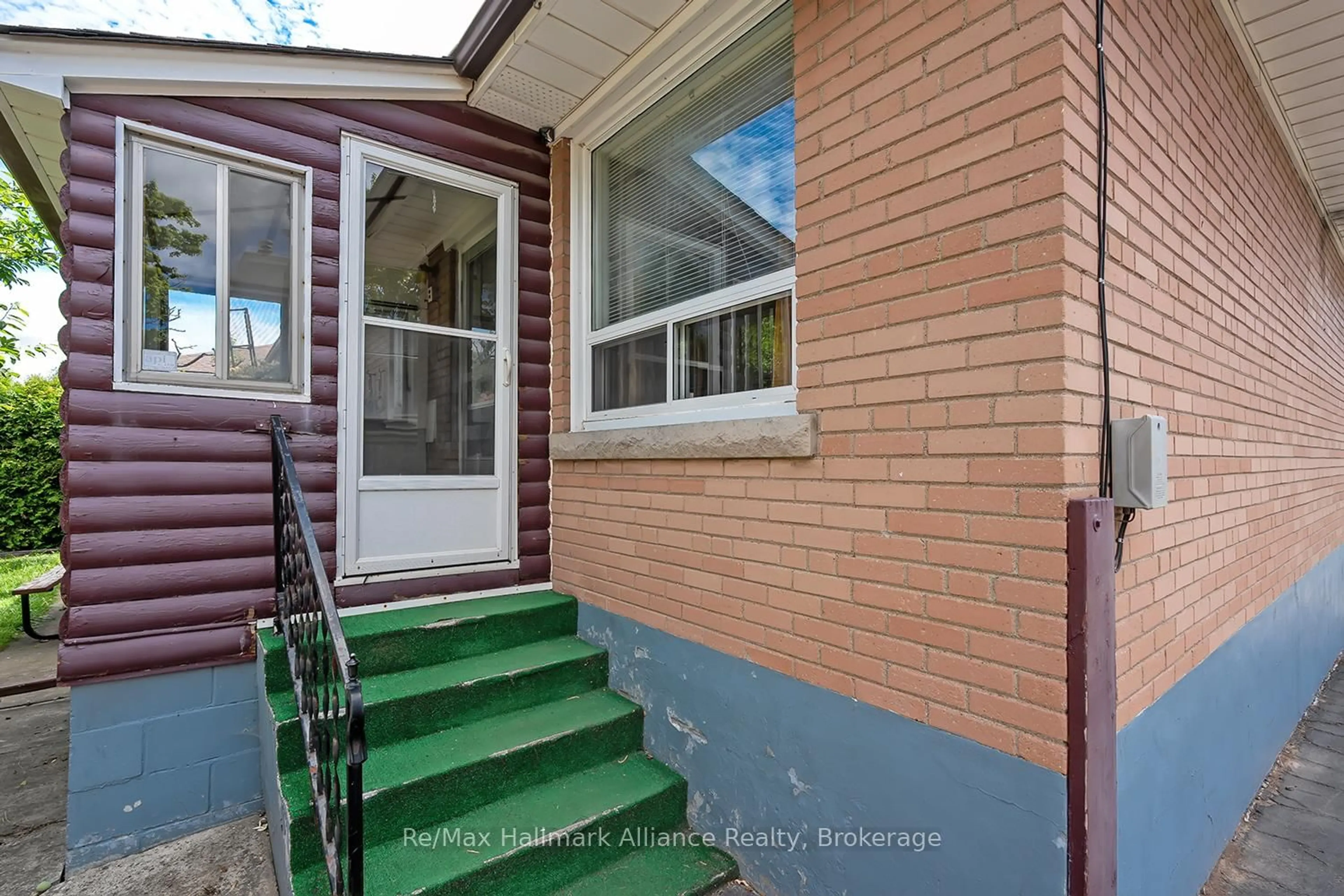 Unknown for 543 Pinegrove Rd, Oakville Ontario L6K 2C2