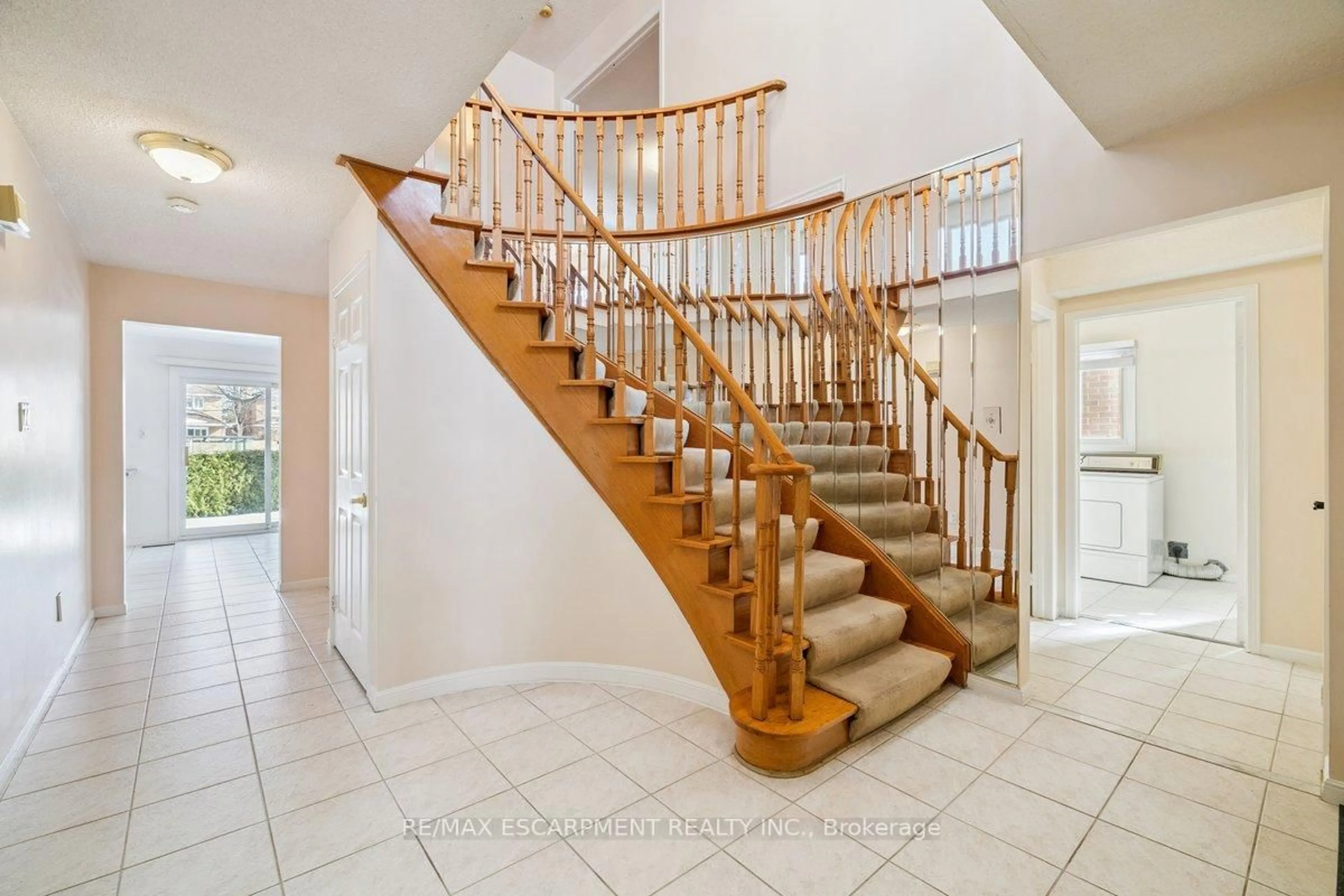 Stairs for 1252 Sweetbirch Crt, Mississauga Ontario L5C 3R3