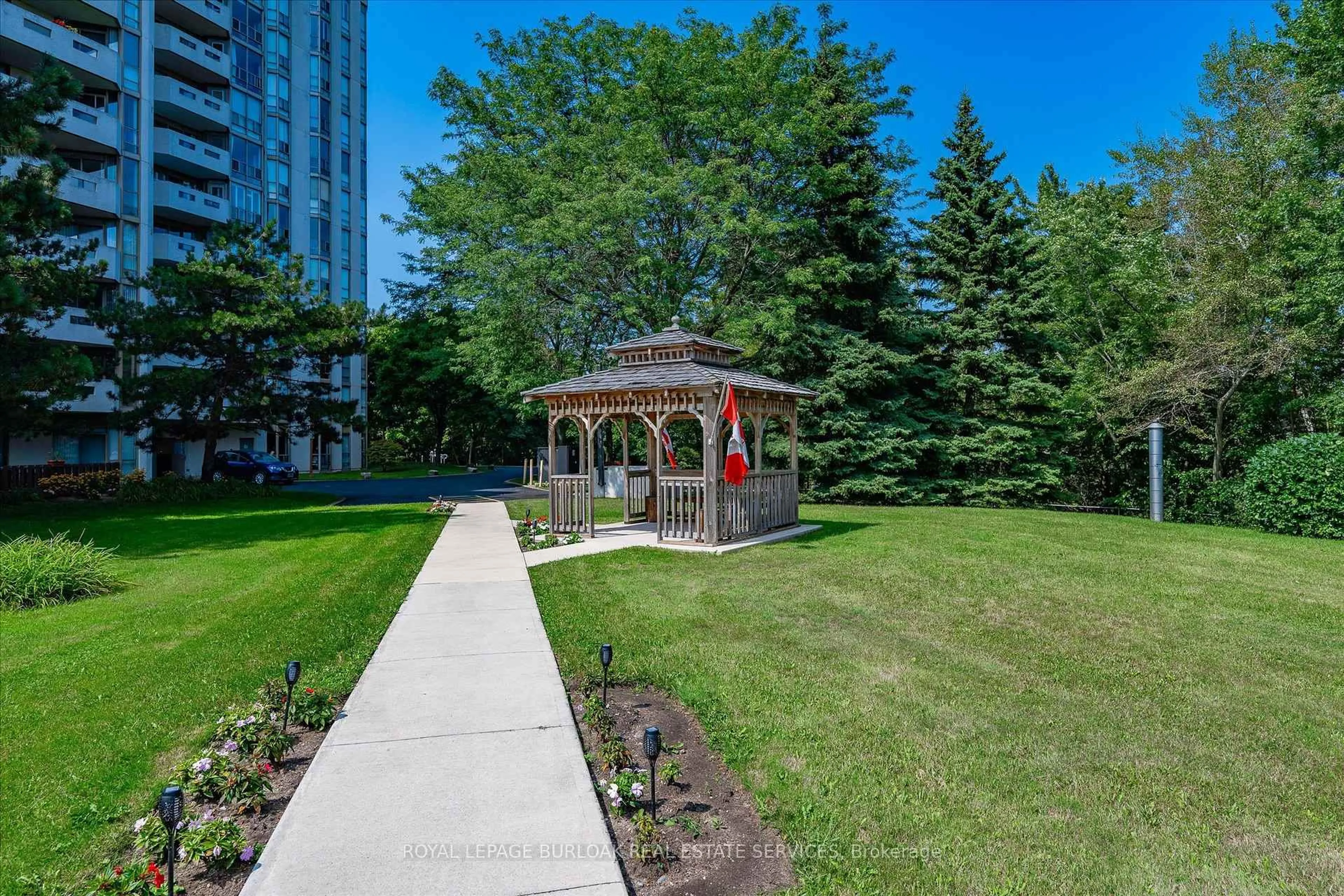 Patio, unknown for 5090 Pinedale Ave #1107, Burlington Ontario L7L 5V8