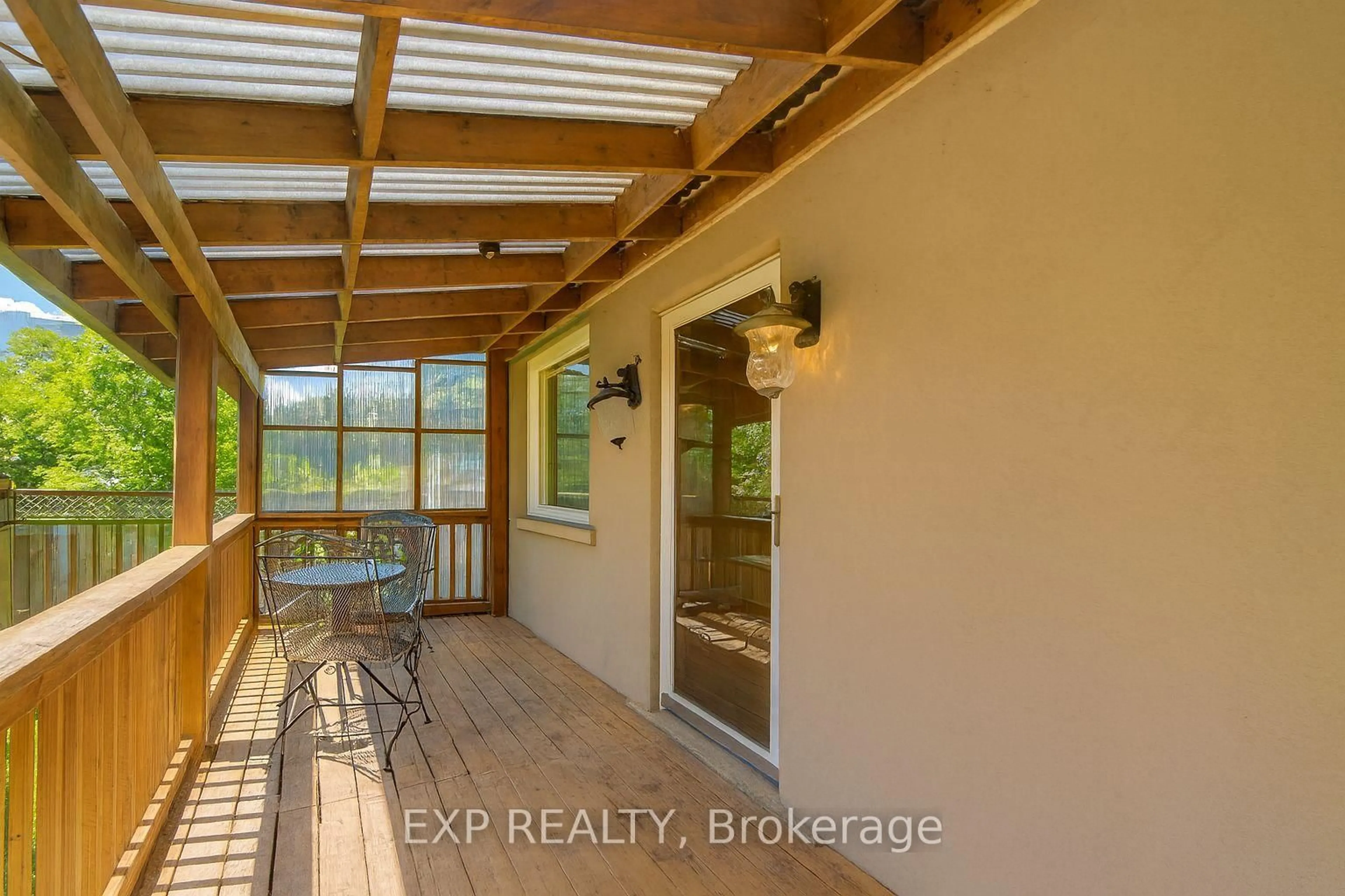 Indoor entryway for 1331 St. James Ave, Mississauga Ontario L5E 1J3