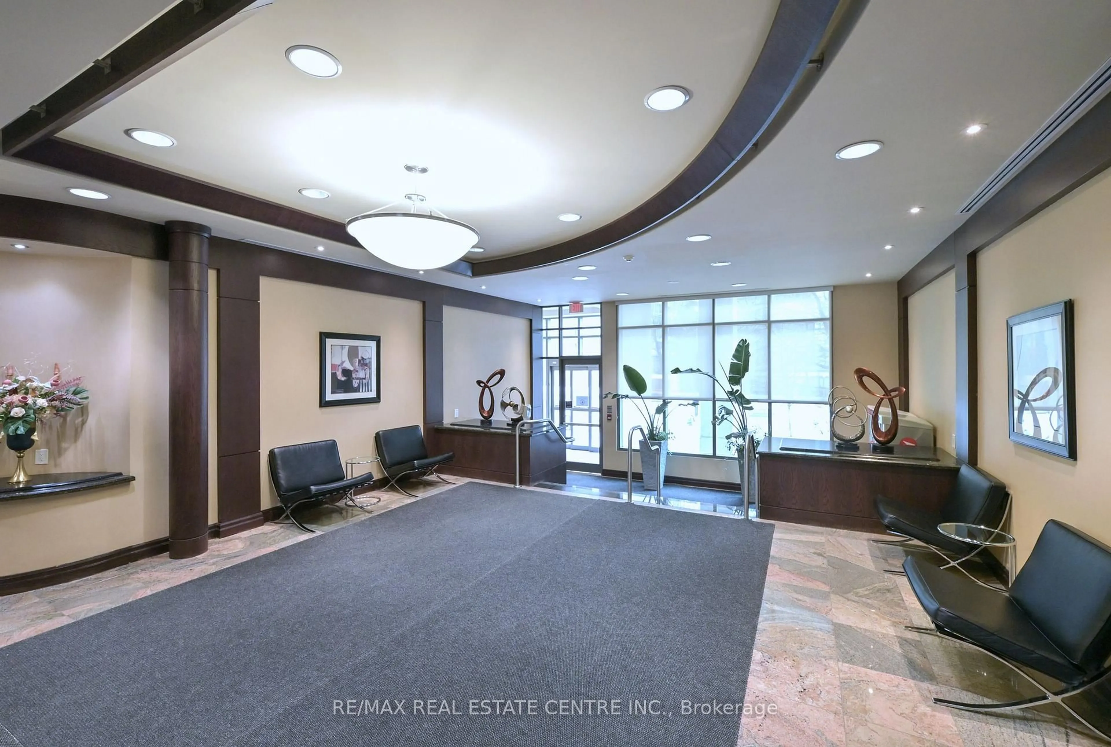 Indoor foyer for 335 Rathburn Rd #1108, Mississauga Ontario L5B 0C8