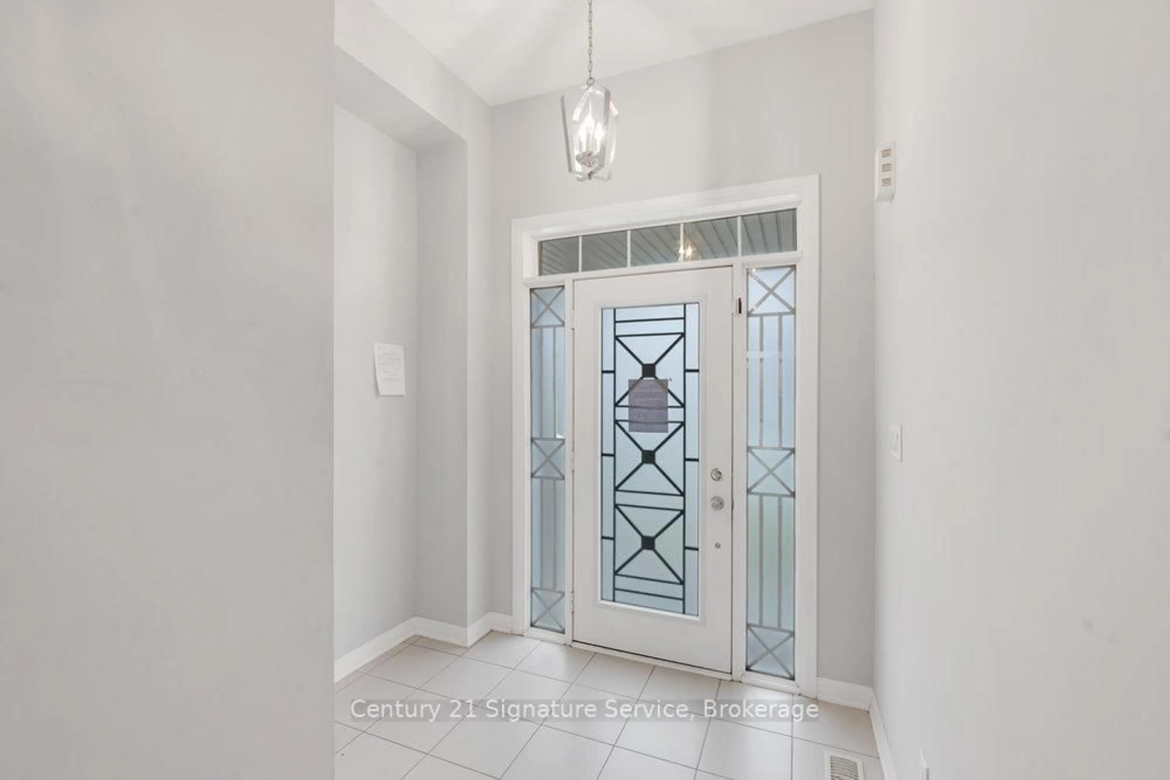 Indoor entryway for 31 Porter Dr, Orangeville Ontario L9W 6Z5