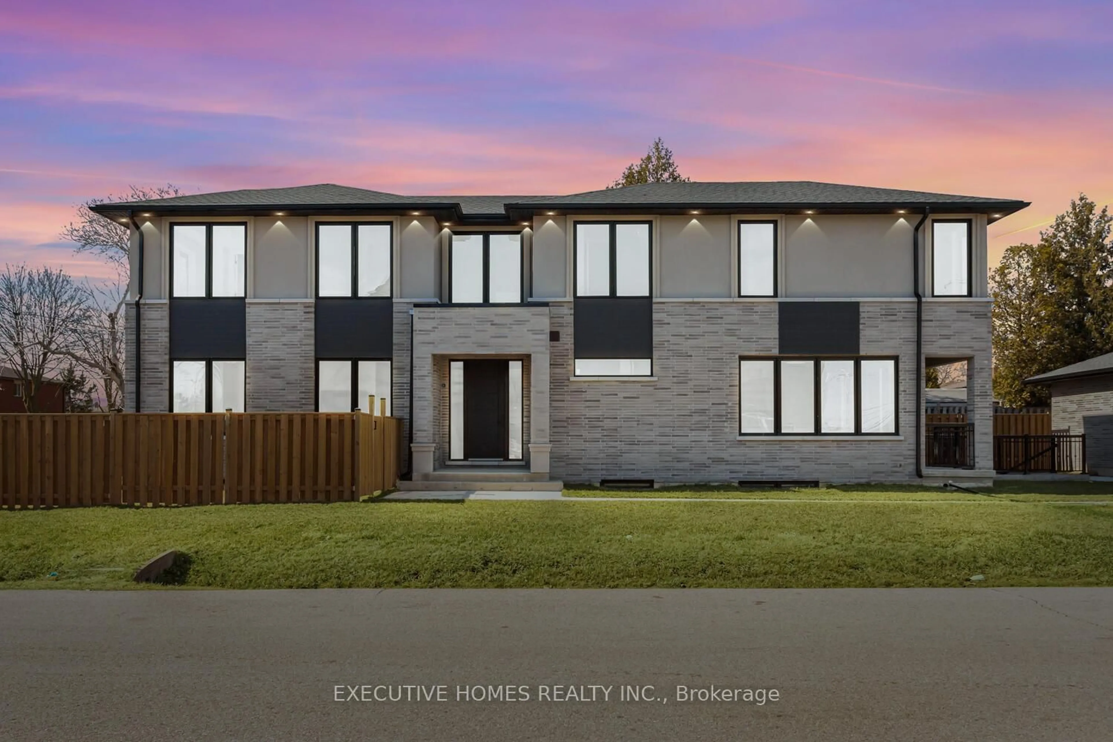 Home with brick exterior material, building for 797 First St, Mississauga Ontario L5E 1A3