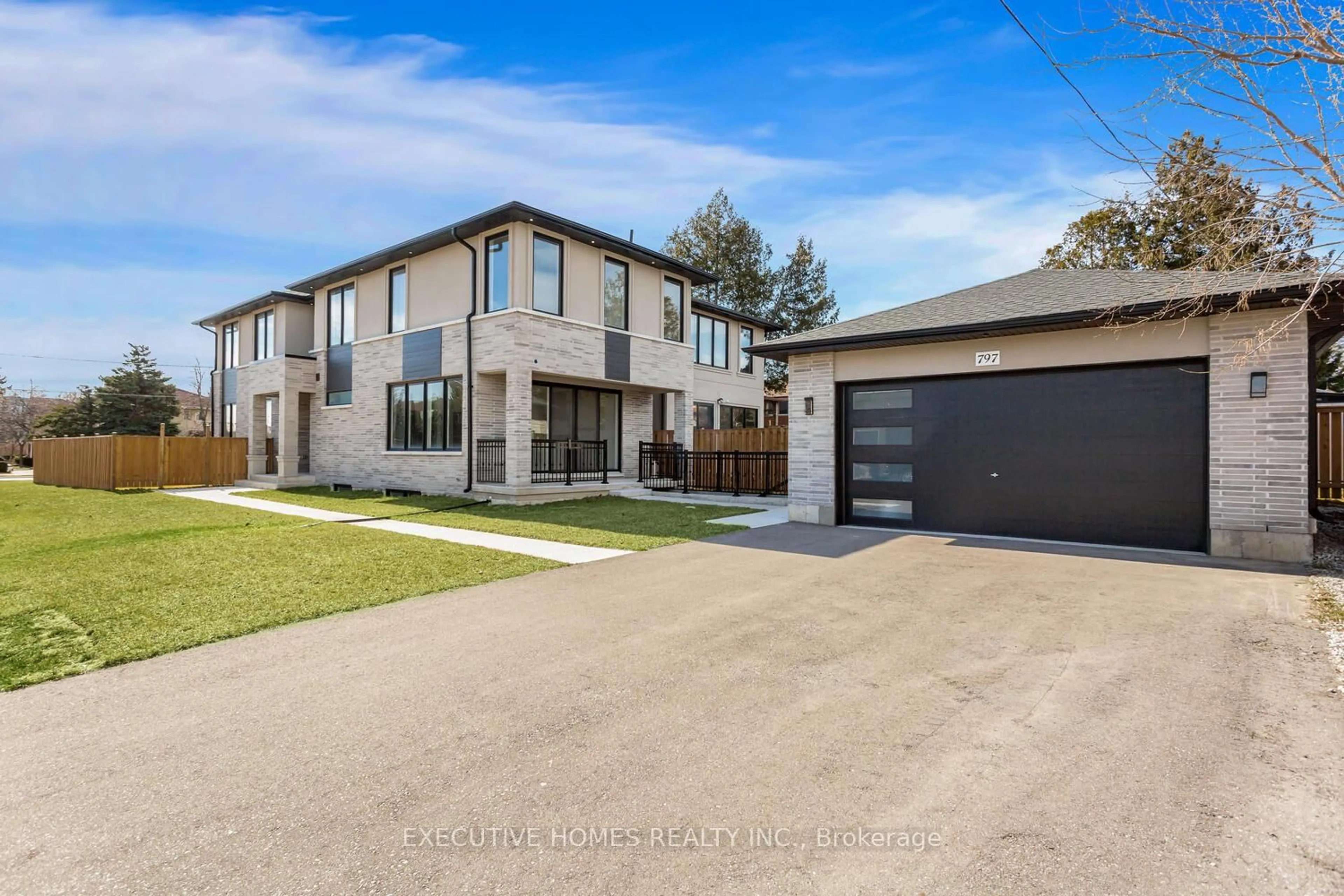 Unknown for 797 First St, Mississauga Ontario L5E 1A3