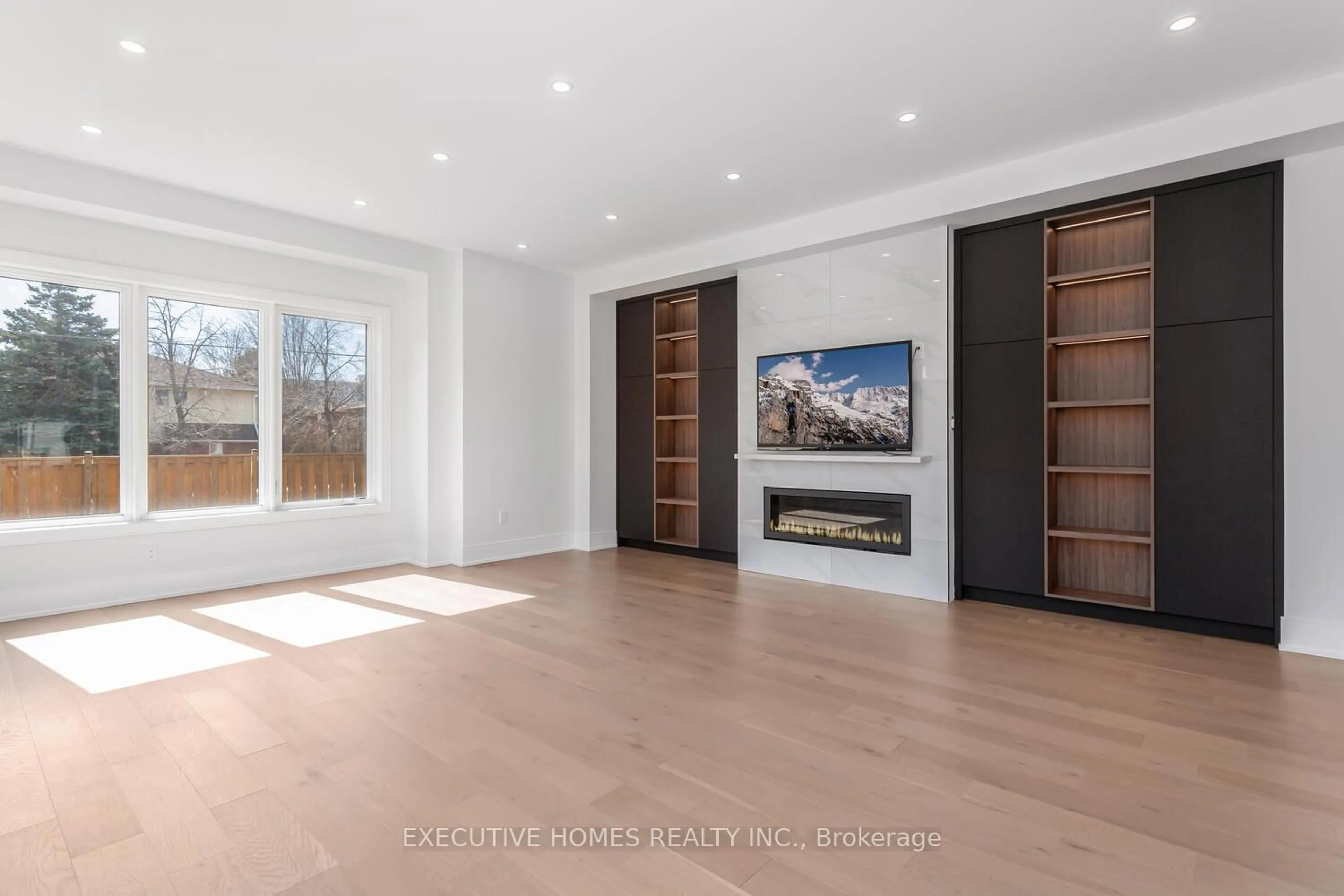 Unknown for 797 First St, Mississauga Ontario L5E 1A3