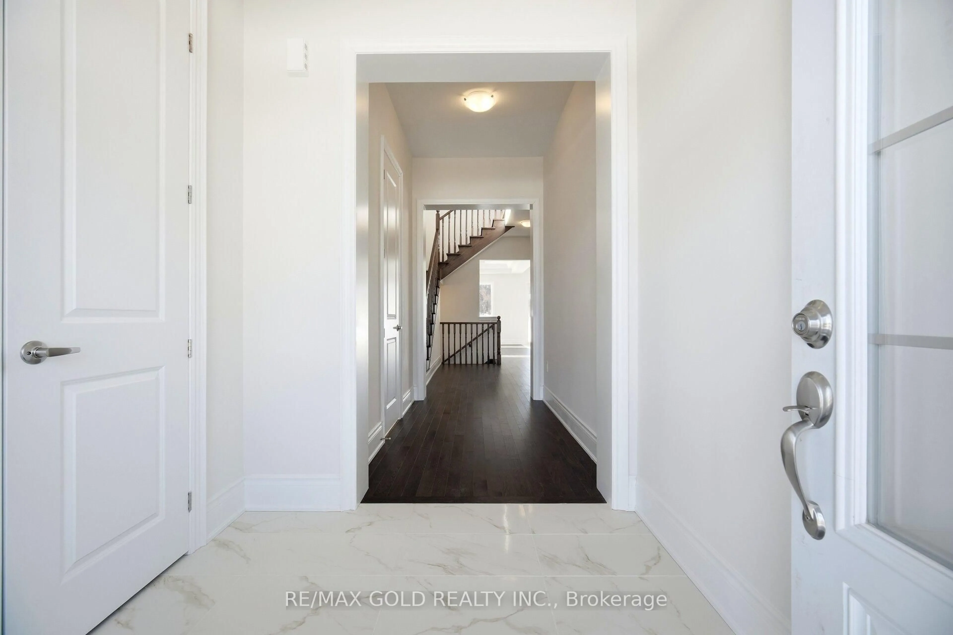 Indoor entryway for 32 Addison St, Caledon Ontario L7C 4N2