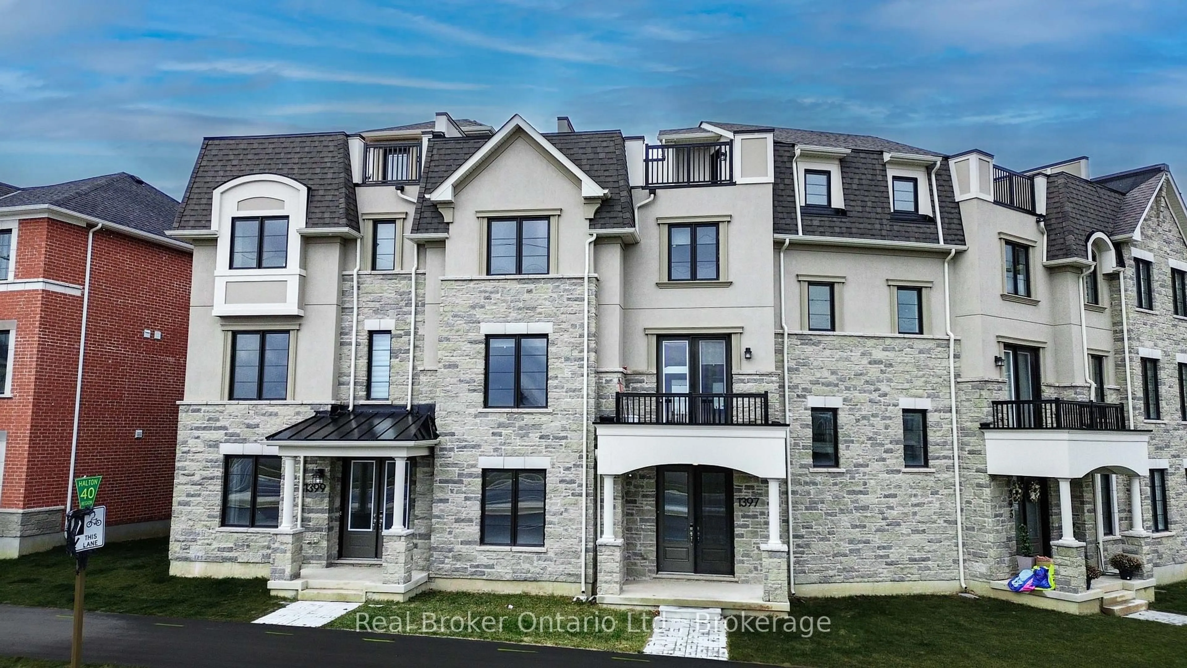 Home with brick exterior material, building for 1397 William Halton Pkwy, Oakville Ontario L6M 5N8