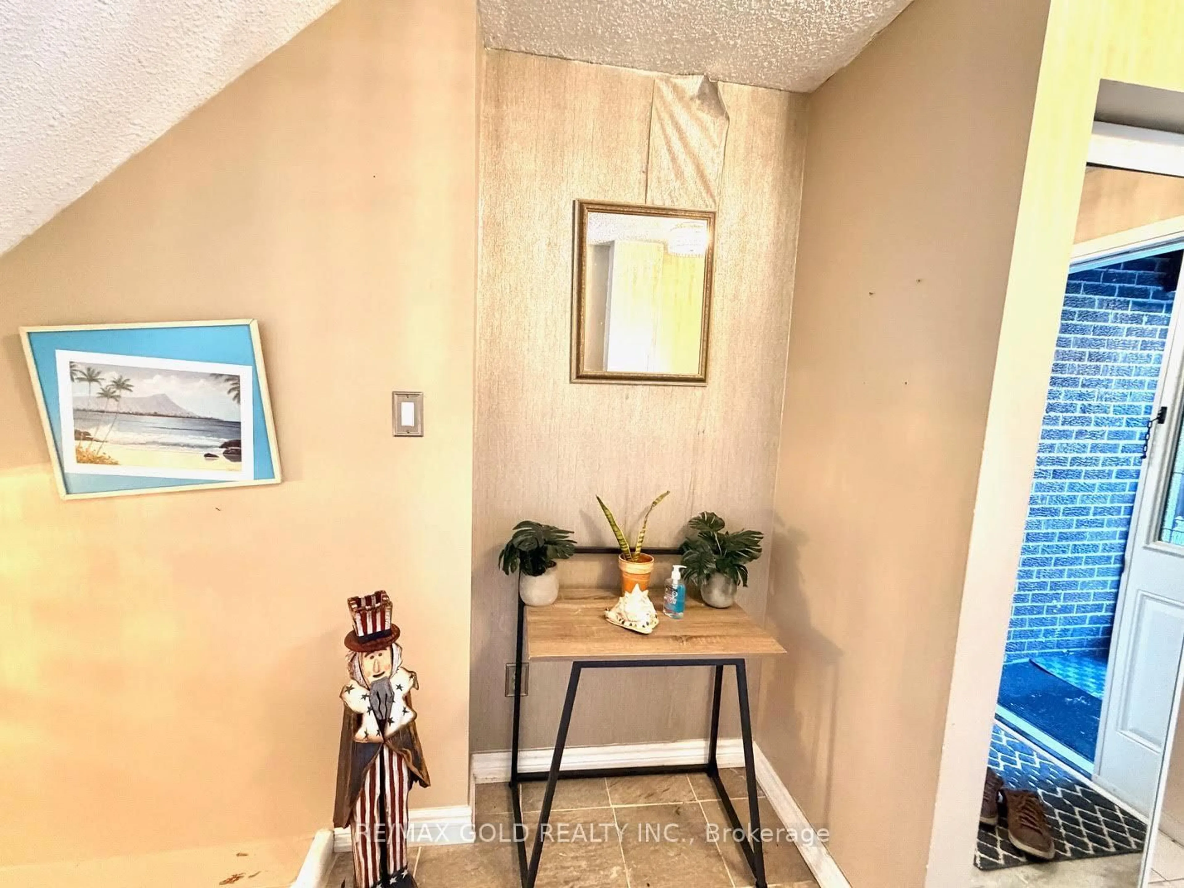 A pic of a room for 7707 Darcel Ave #26, Mississauga Ontario L4T 3W9