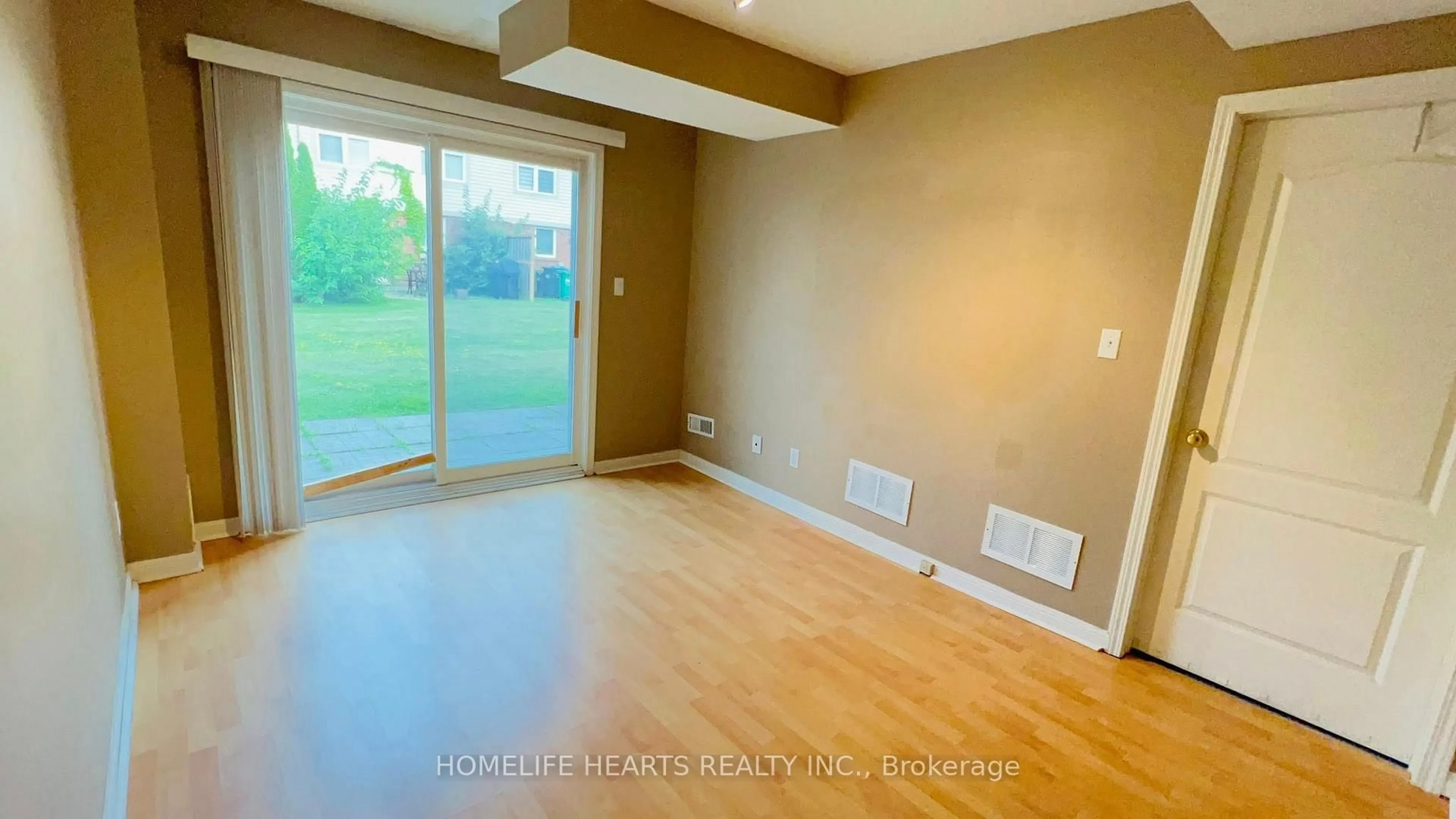 A pic of a room for 5980 Whitehorn Ave #156, Mississauga Ontario L5V 2Y3