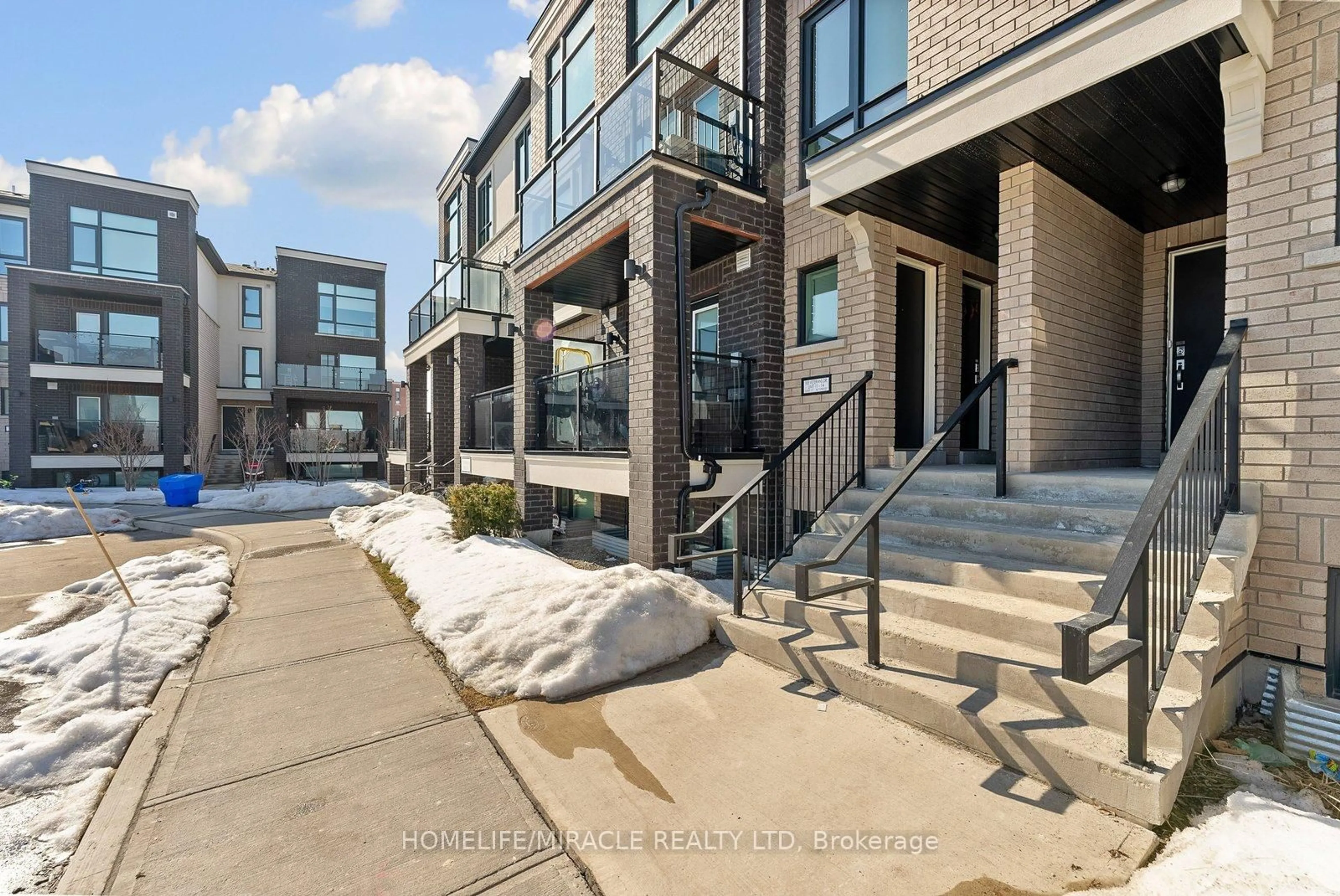 Patio, street for 185 Veterans Dr #14, Brampton Ontario L7A 5L2