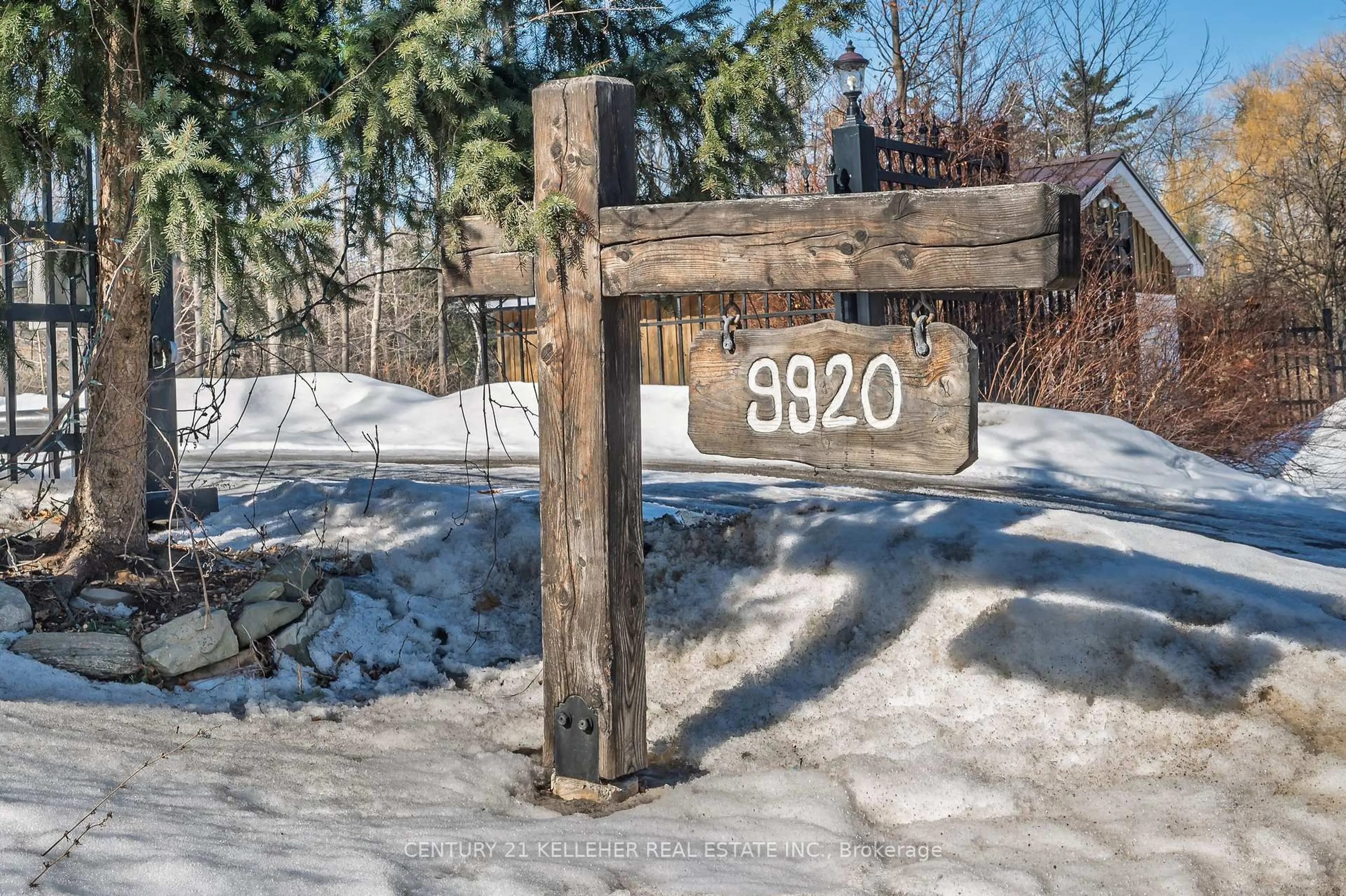 Patio, street for 9920 Regional Road 25 Rd, Halton Hills Ontario L9T 2X7