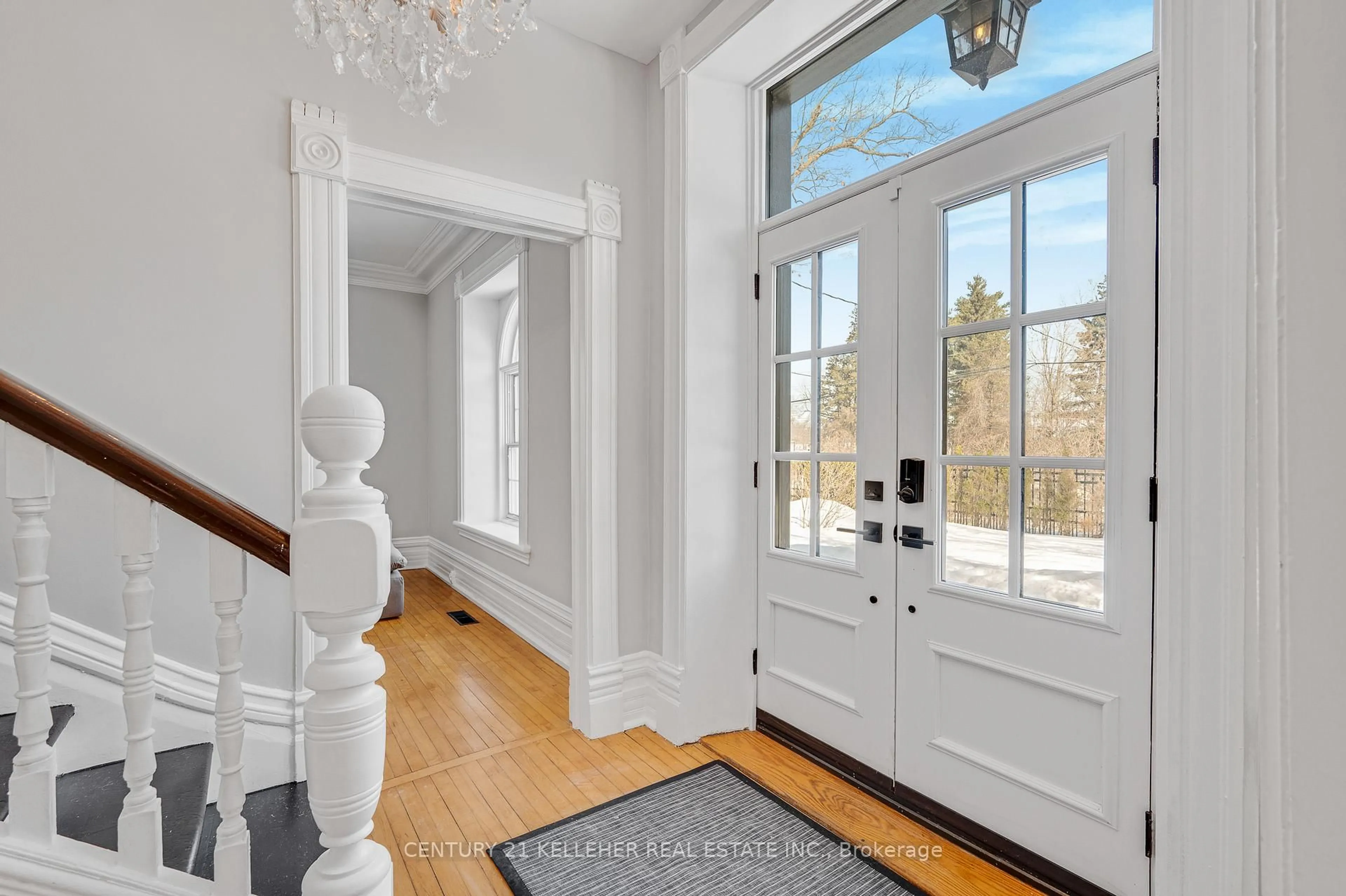 Indoor entryway for 9920 Regional Road 25 Rd, Halton Hills Ontario L9T 2X7