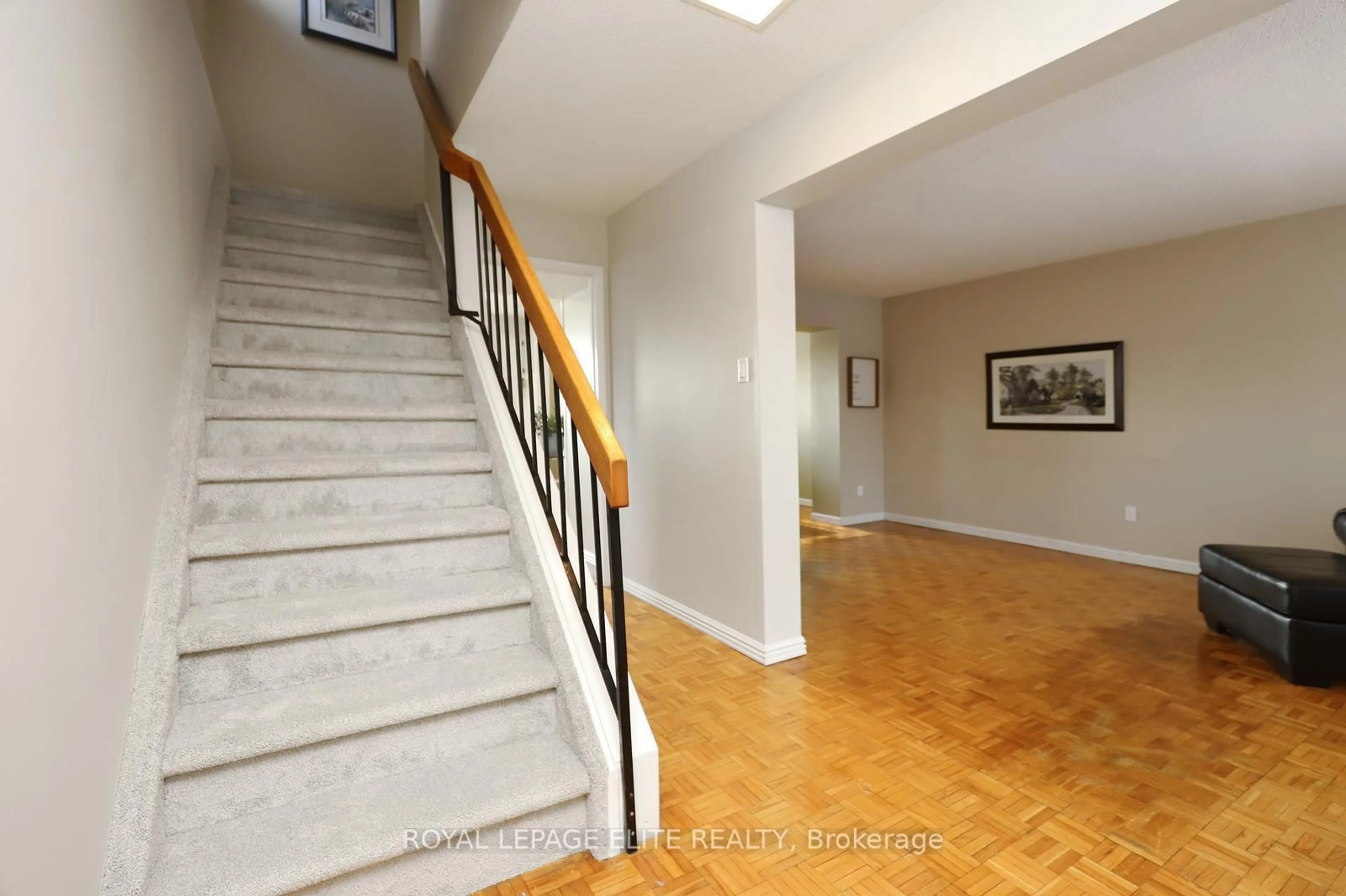 Indoor foyer for 7396 Bybrook Dr, Mississauga Ontario L4T 3R2