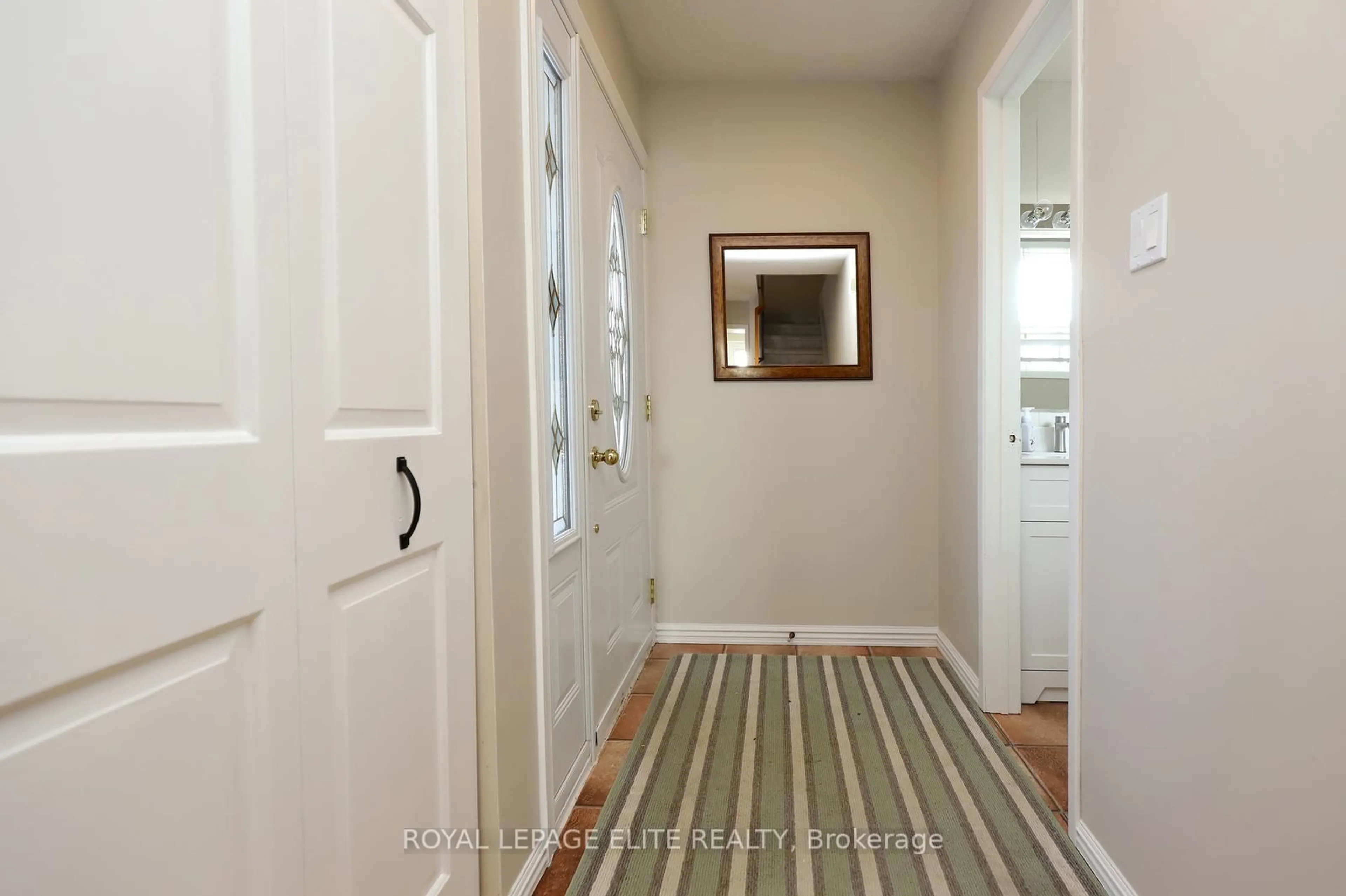 Indoor entryway for 7396 Bybrook Dr, Mississauga Ontario L4T 3R2