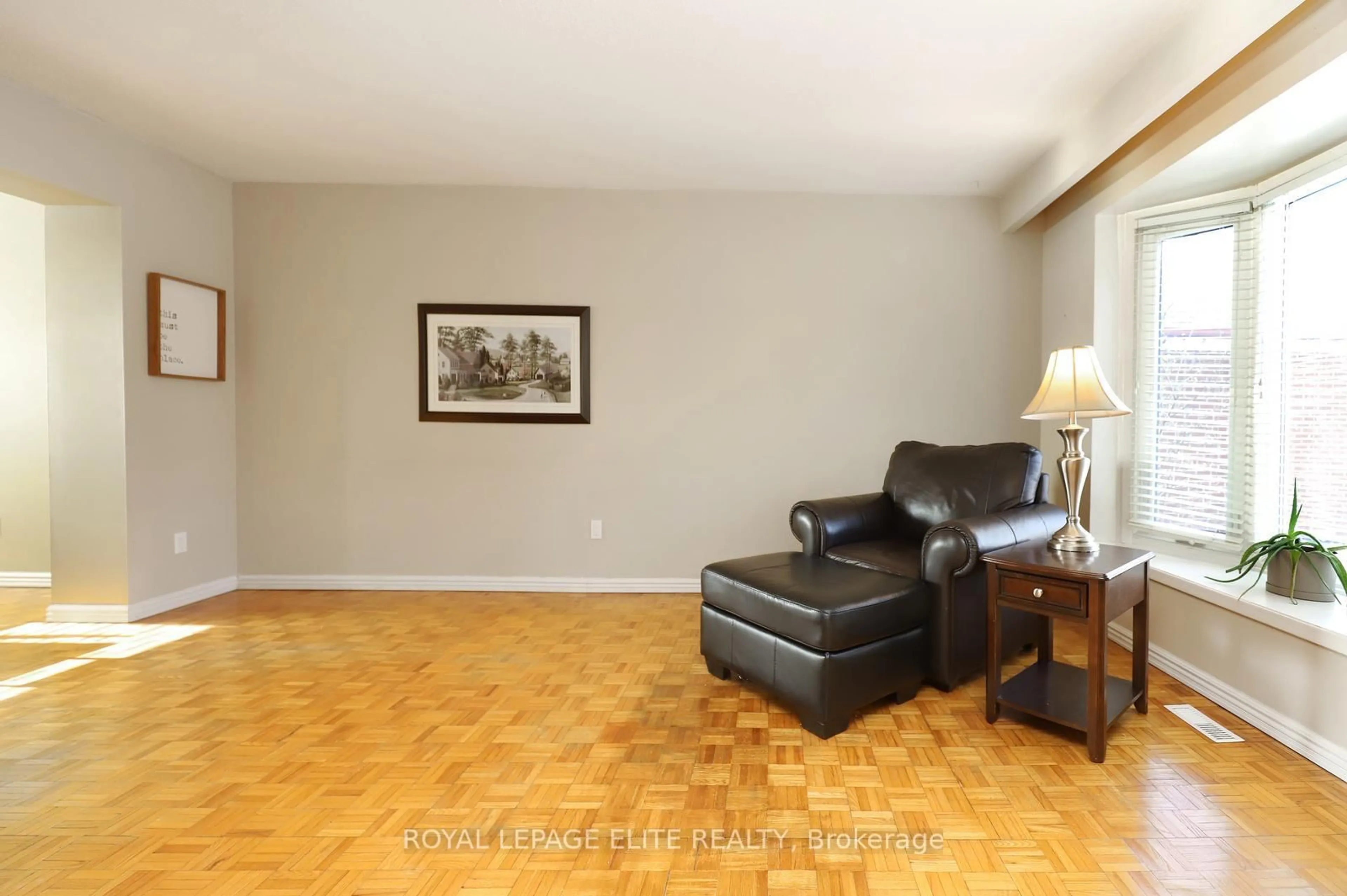 Living room with furniture, wood/laminate floor for 7396 Bybrook Dr, Mississauga Ontario L4T 3R2