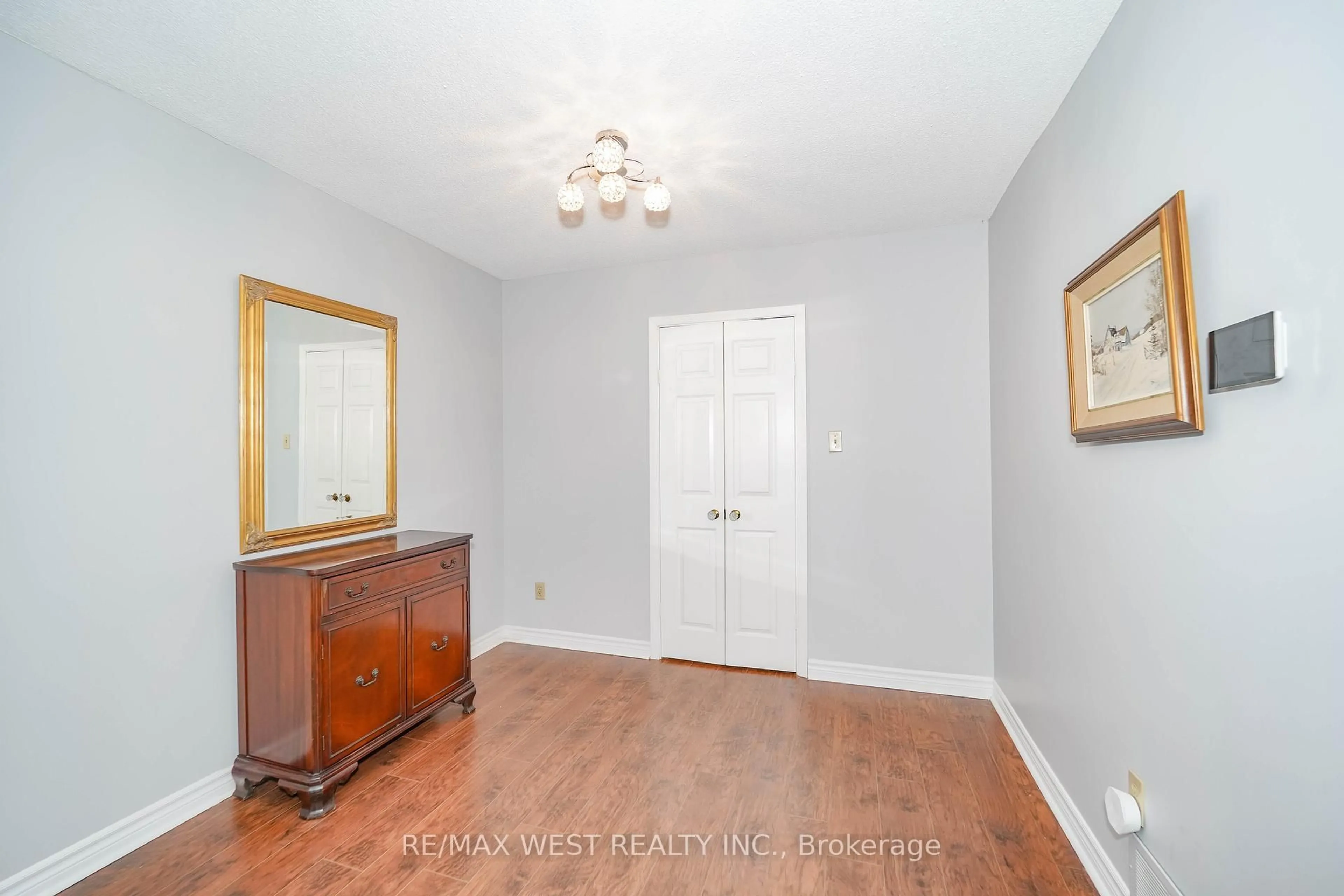 Indoor entryway for 7340 Copenhagen Rd #24, Mississauga Ontario L5N 2S5