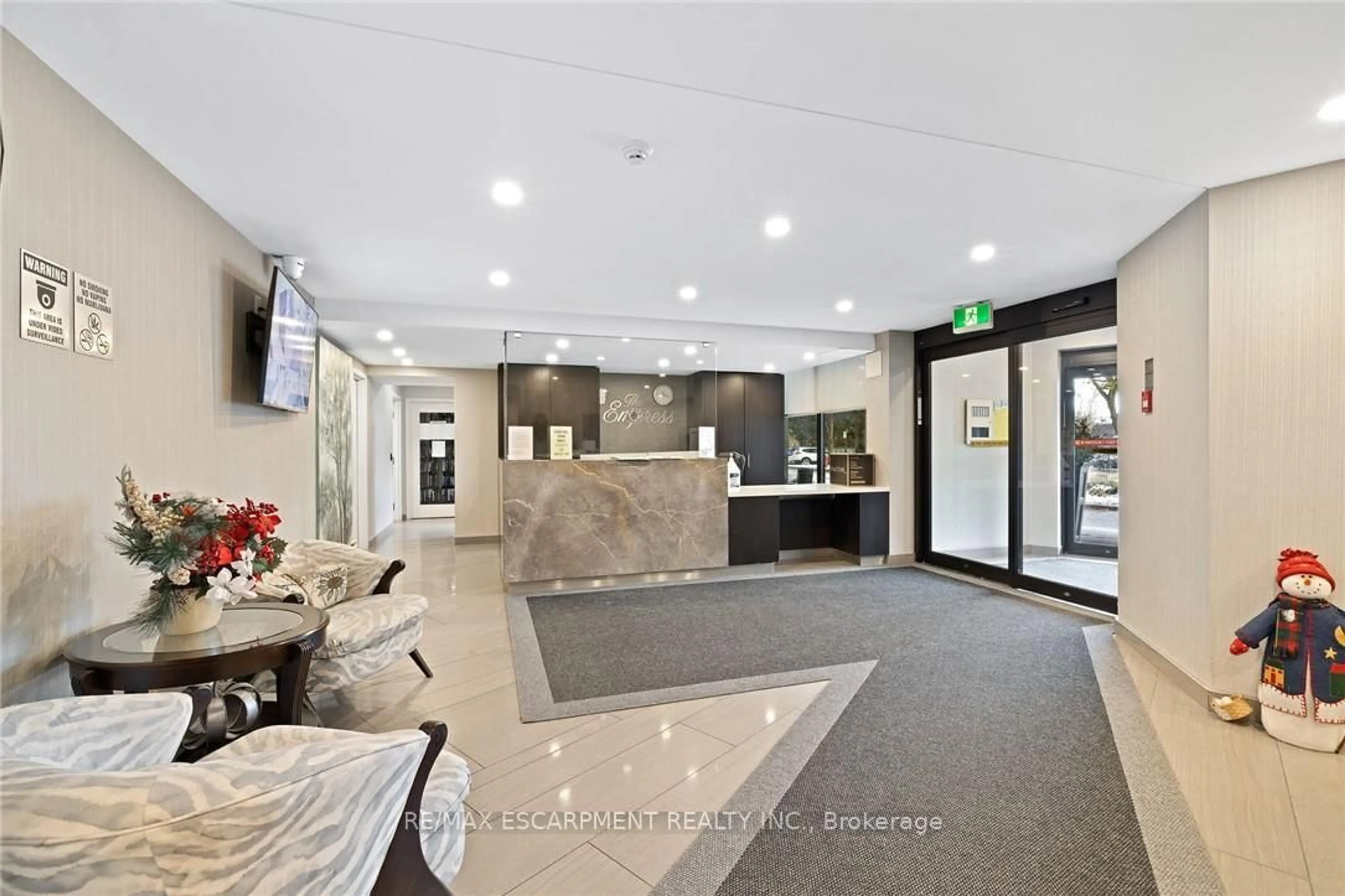 Lobby for 700 Dynes Rd #901, Burlington Ontario L7N 3M2