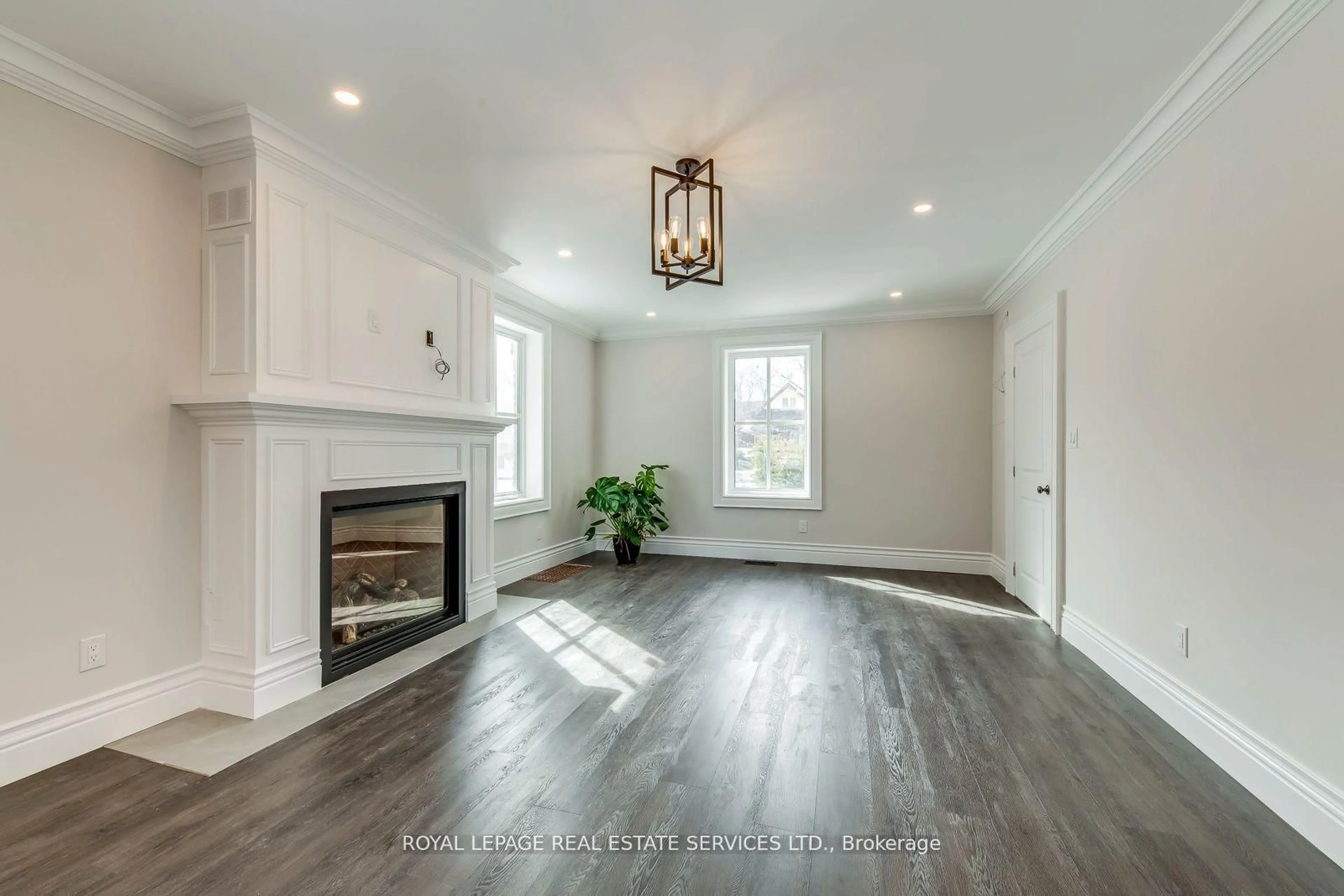 Unknown for 317 Queen St, Mississauga Ontario L5M 1M3