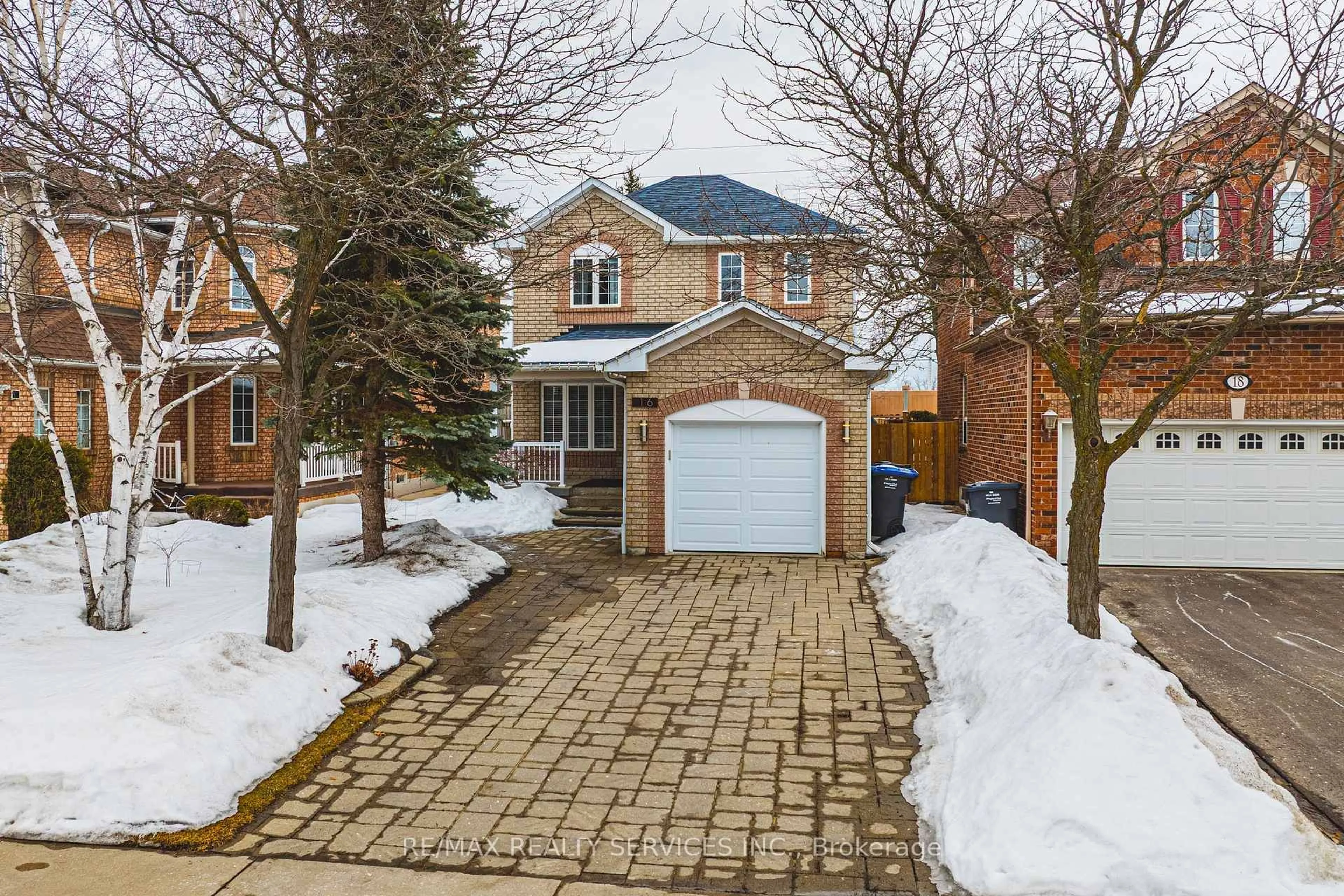A pic from outside/outdoor area/front of a property/back of a property/a pic from drone, street for 16 Twin Willow Cres, Brampton Ontario L7A 1K1