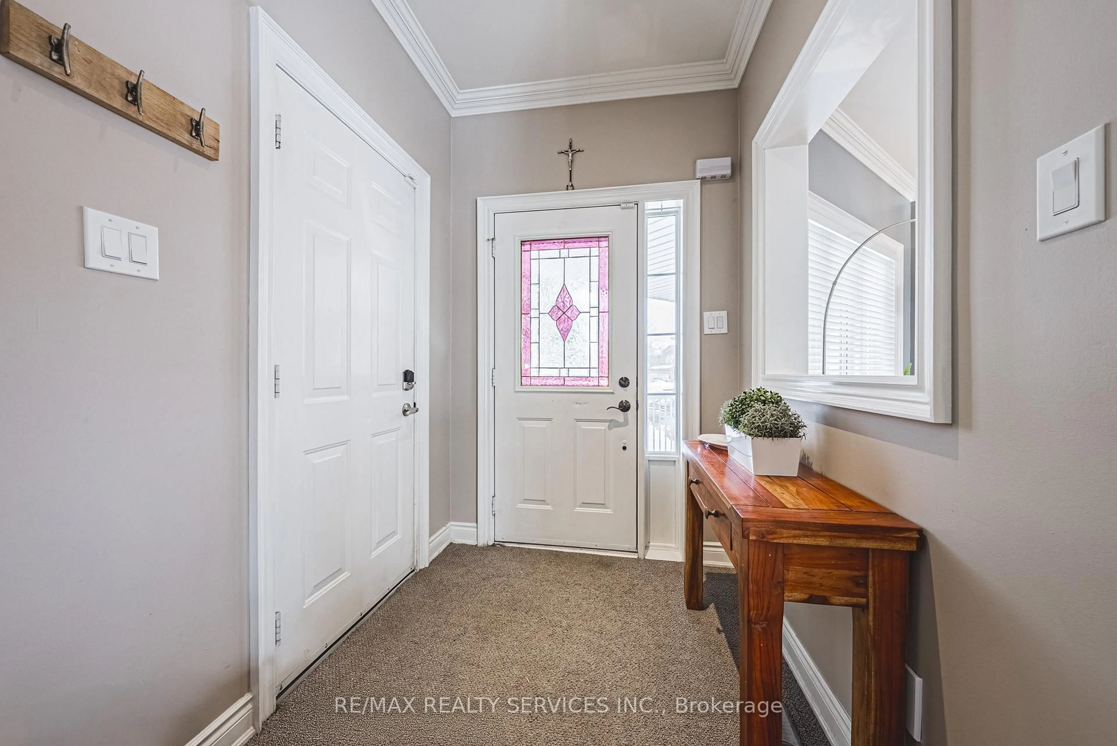 Indoor entryway for 16 Twin Willow Cres, Brampton Ontario L7A 1K1