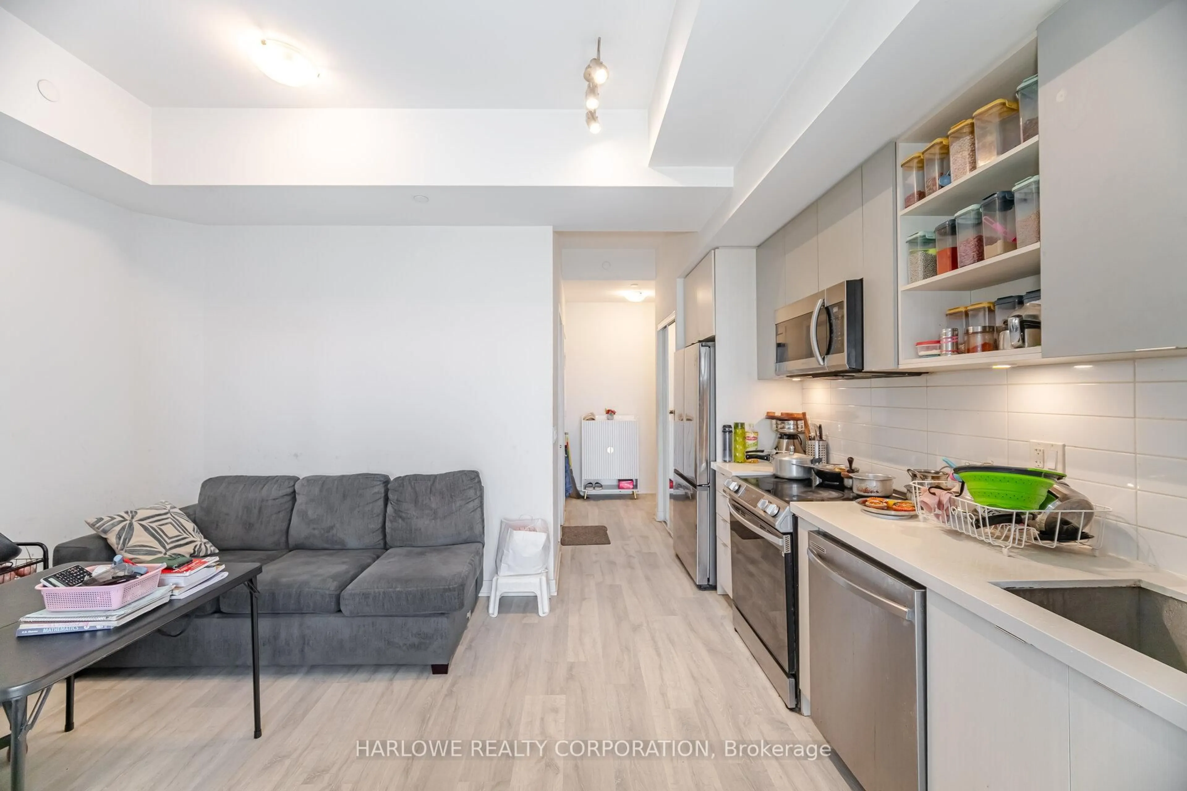 Open concept kitchen, unknown for 4655 Metcalfe Ave #204, Mississauga Ontario L5M 0Z7